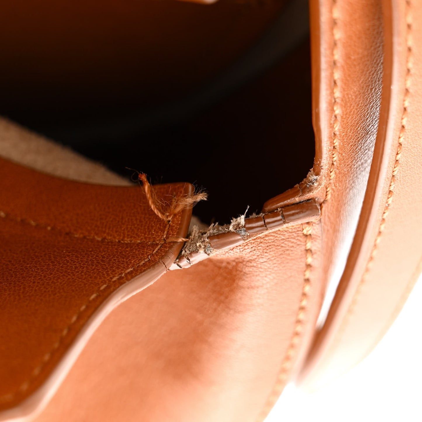 Small Grain Calfskin Kiss Bag Arizona Brown
