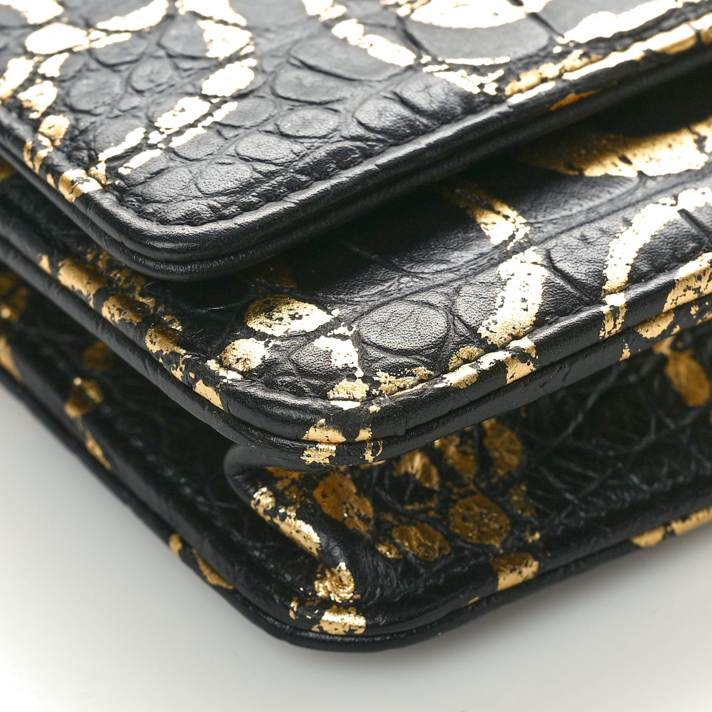 Calfskin Crocodile Embossed Graffiti 2.55 Cocodile Reissue Wallet On Chain WOC Black Gold