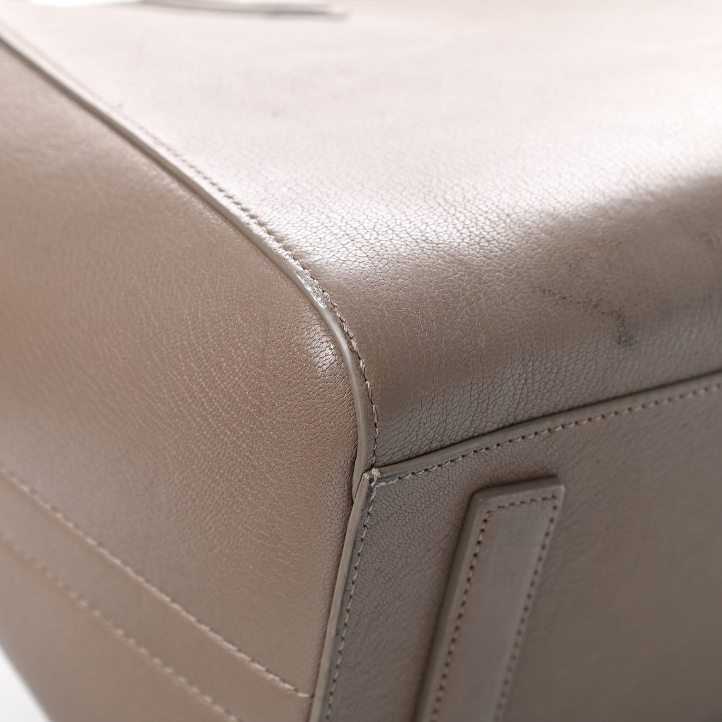 Sugar Goatskin Medium Antigona Sand