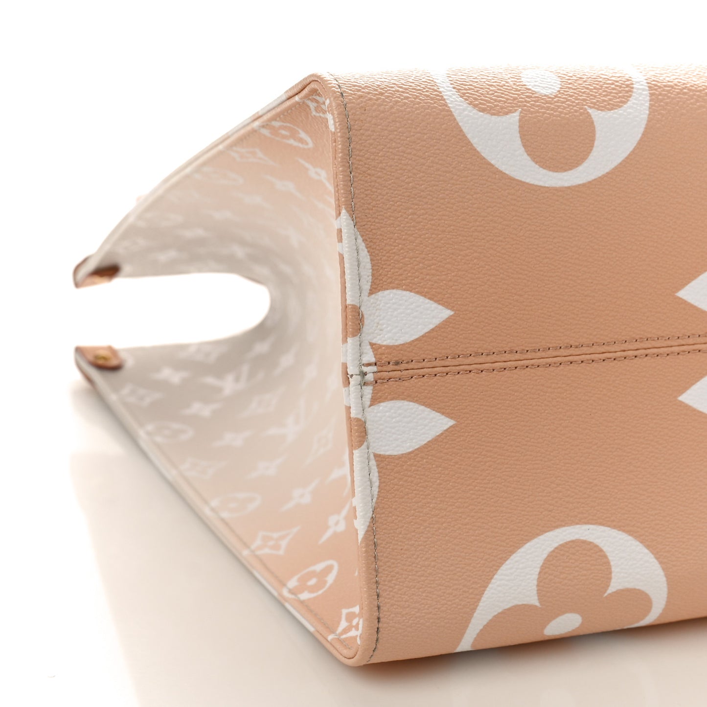 Monogram Giant By The Pool Onthego GM Brume
