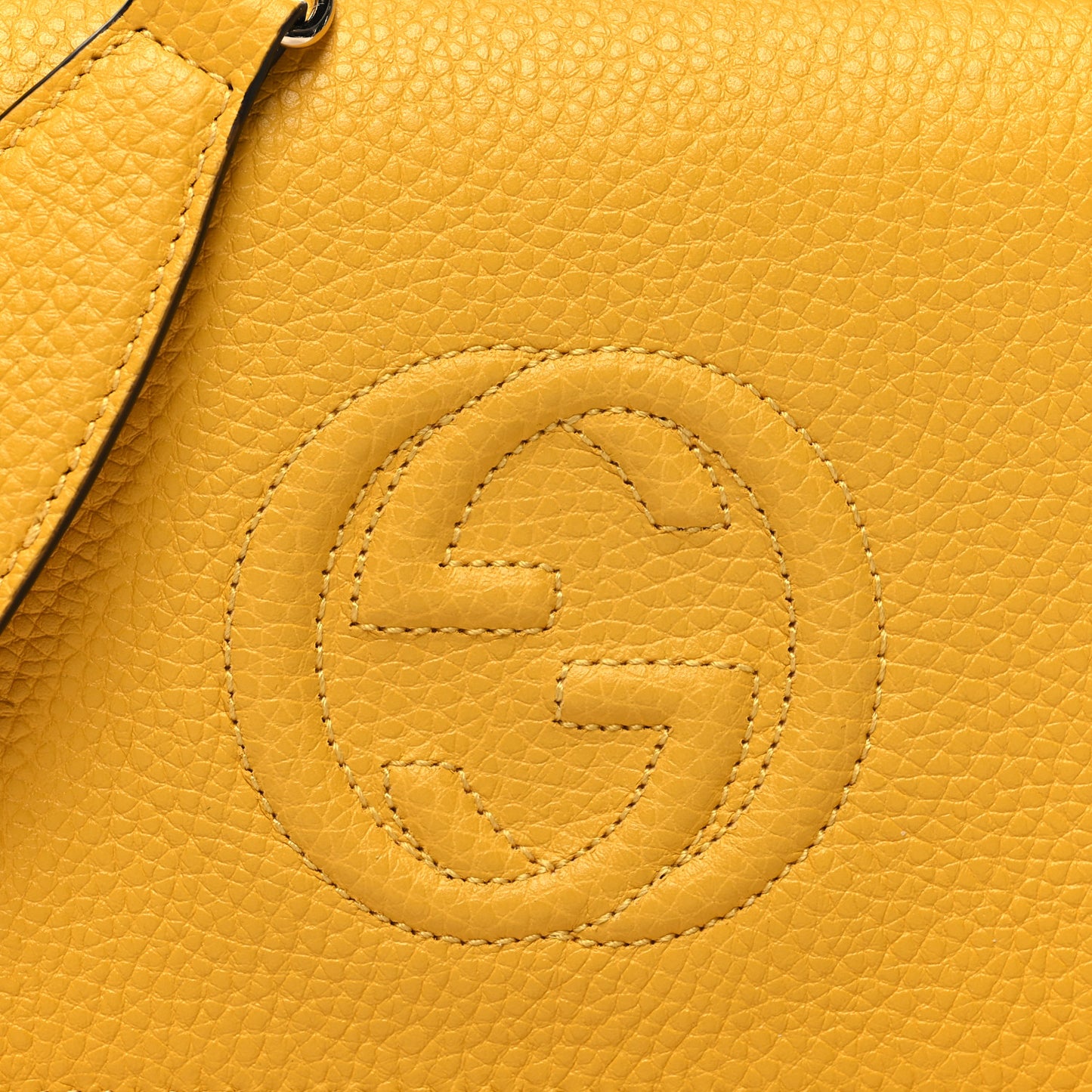 Pebbled Calfskin Soho Wallet On Chain New Buttercup