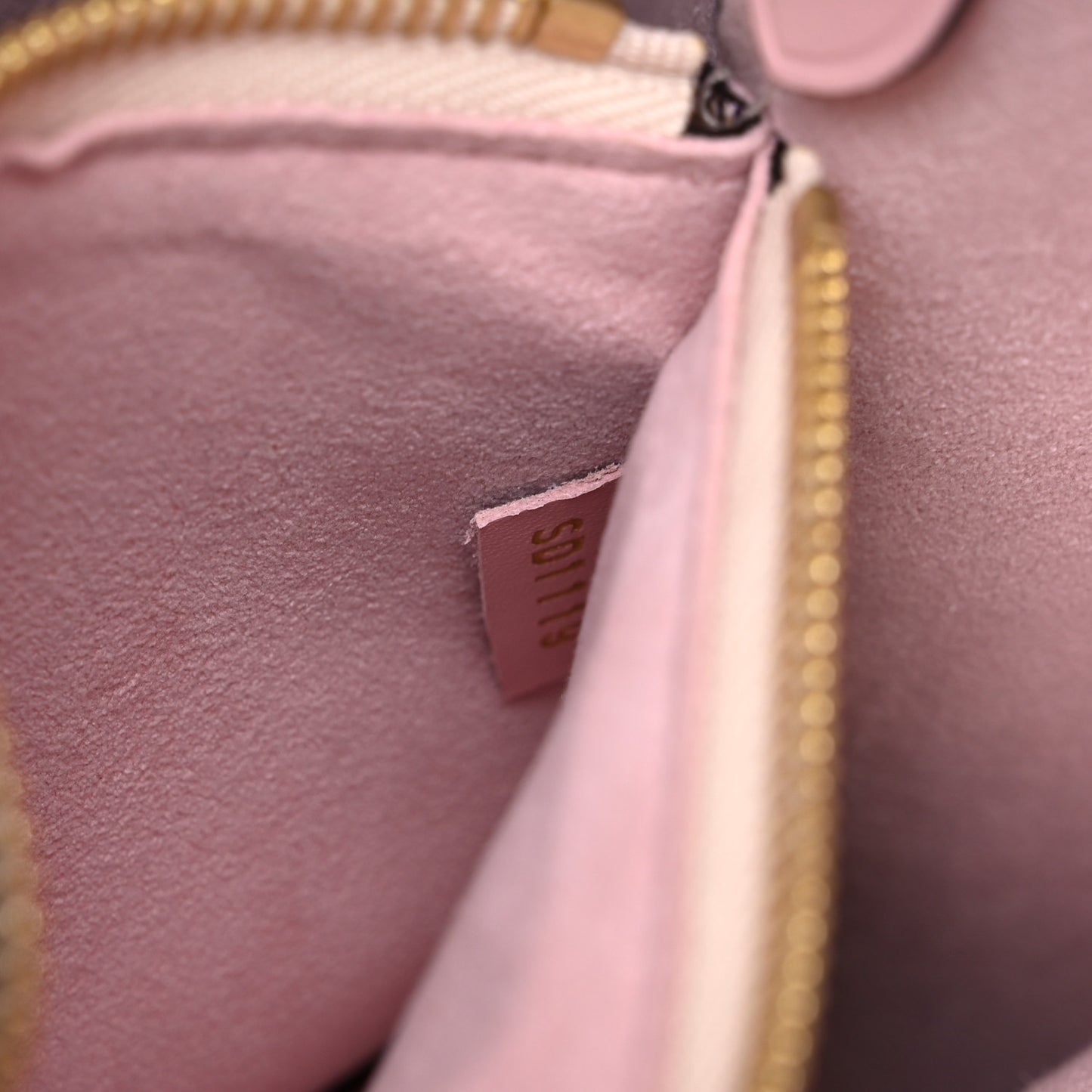 Damier Azur Neonoe MM Eau De Rose