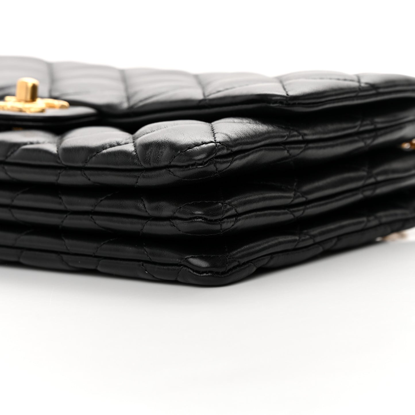 Lambskin Quilted Medium Pillow Crush Flap Black