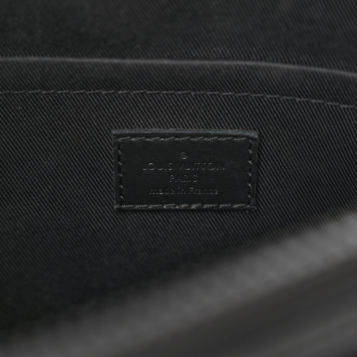 Taurillon Monogram S Lock Messenger Black