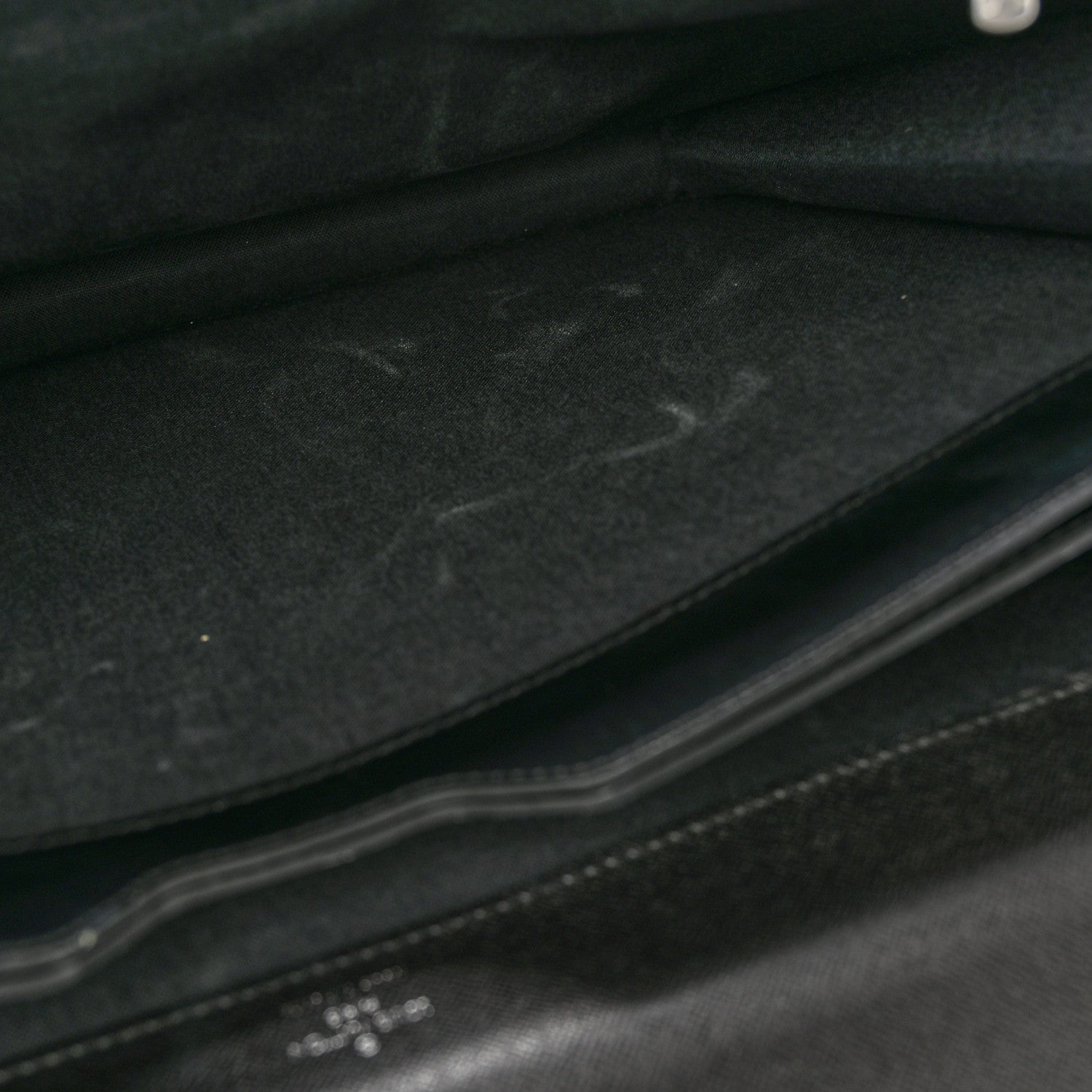 Louis Vuitton Taiga Robusto 2 Compartment Briefcase Black 15 of 18