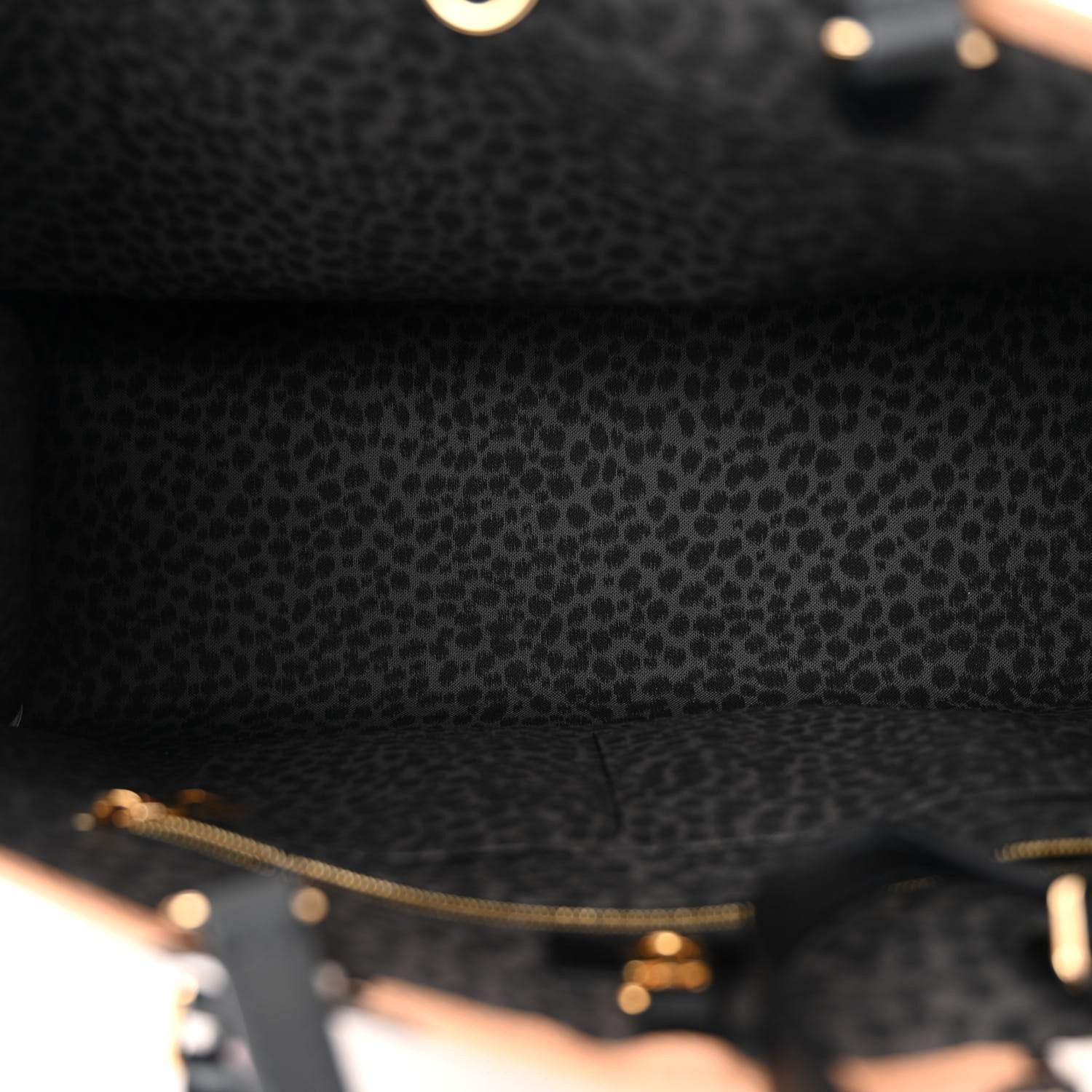 Louis Vuitton Monogram Giant Wild At Heart Onthego GM Arizona 5 of 9