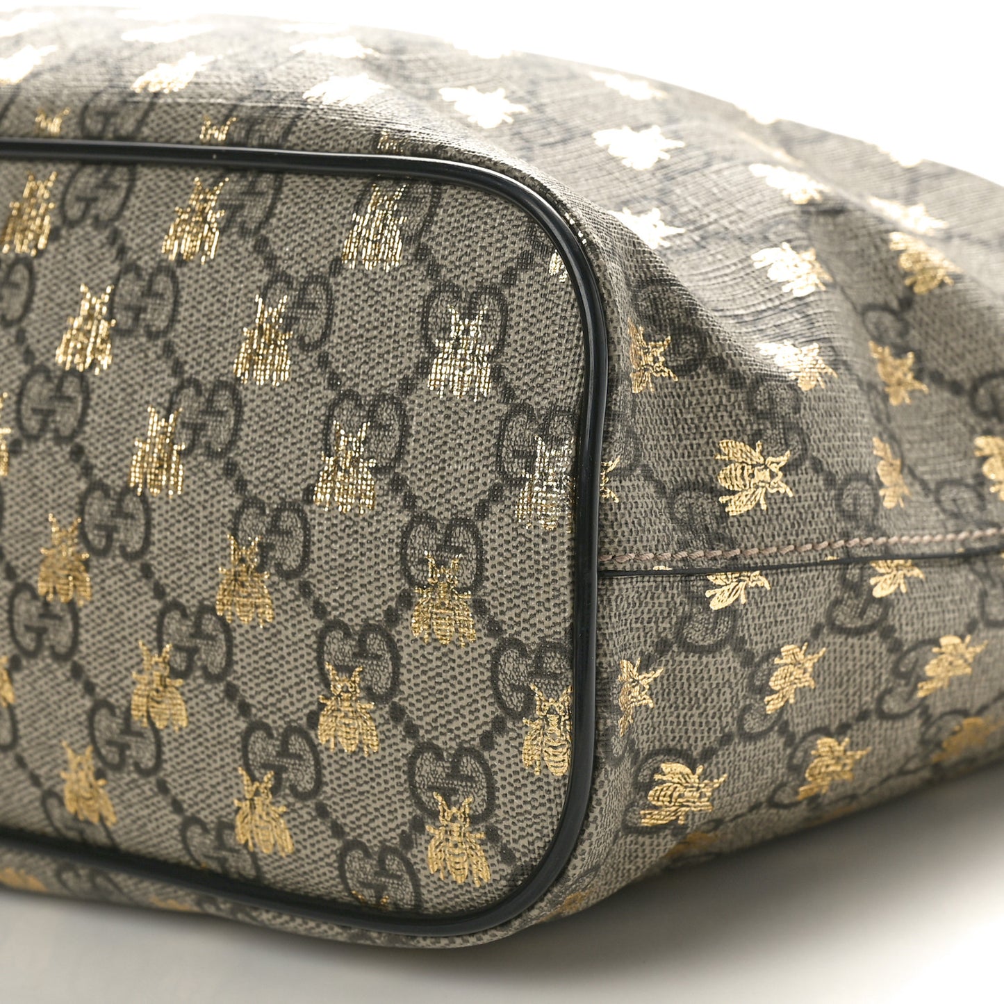 Soft GG Supreme Monogram Bees Small Crossbody Tote Beige Oro Black