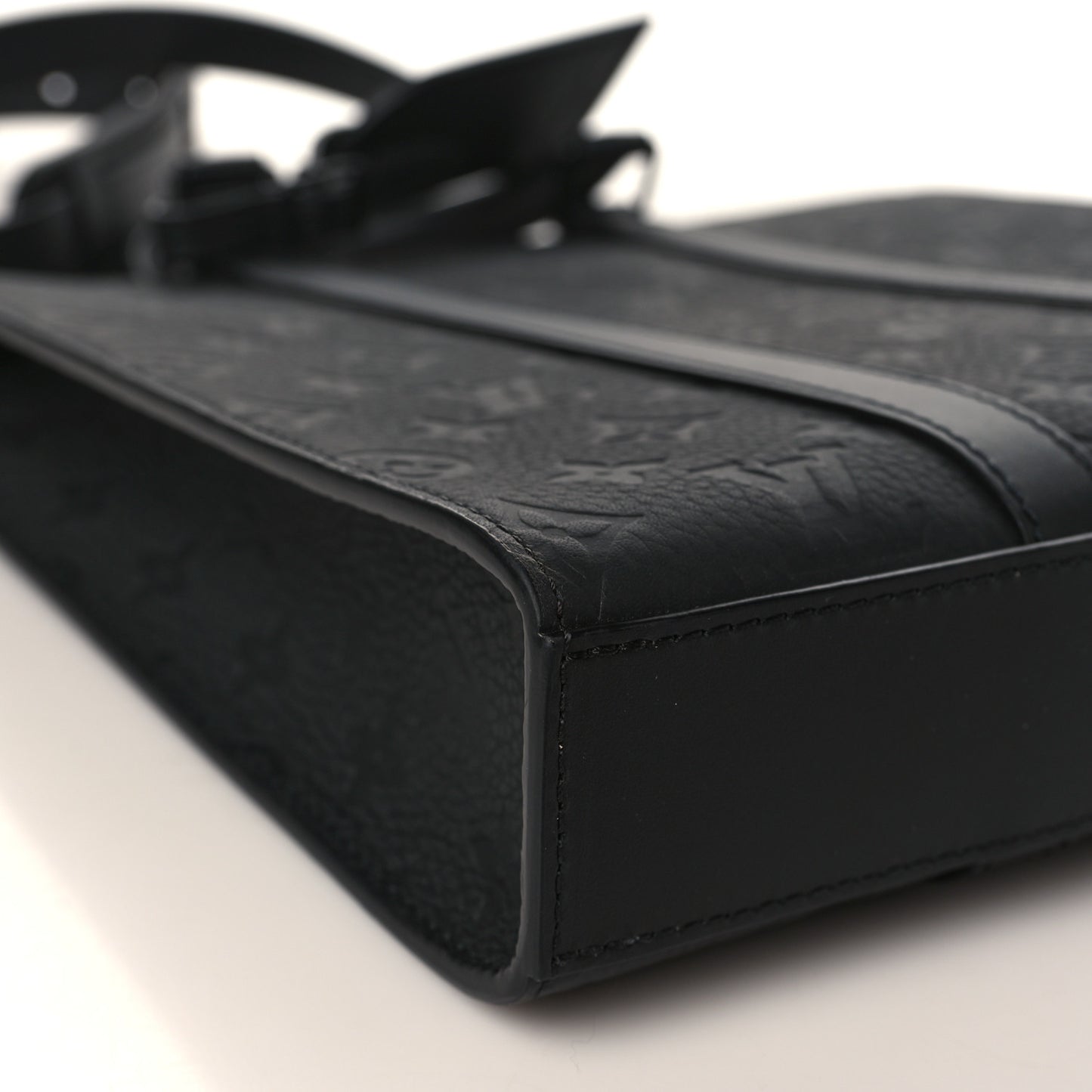Taurillon Monogram Sac Plat Cross Black