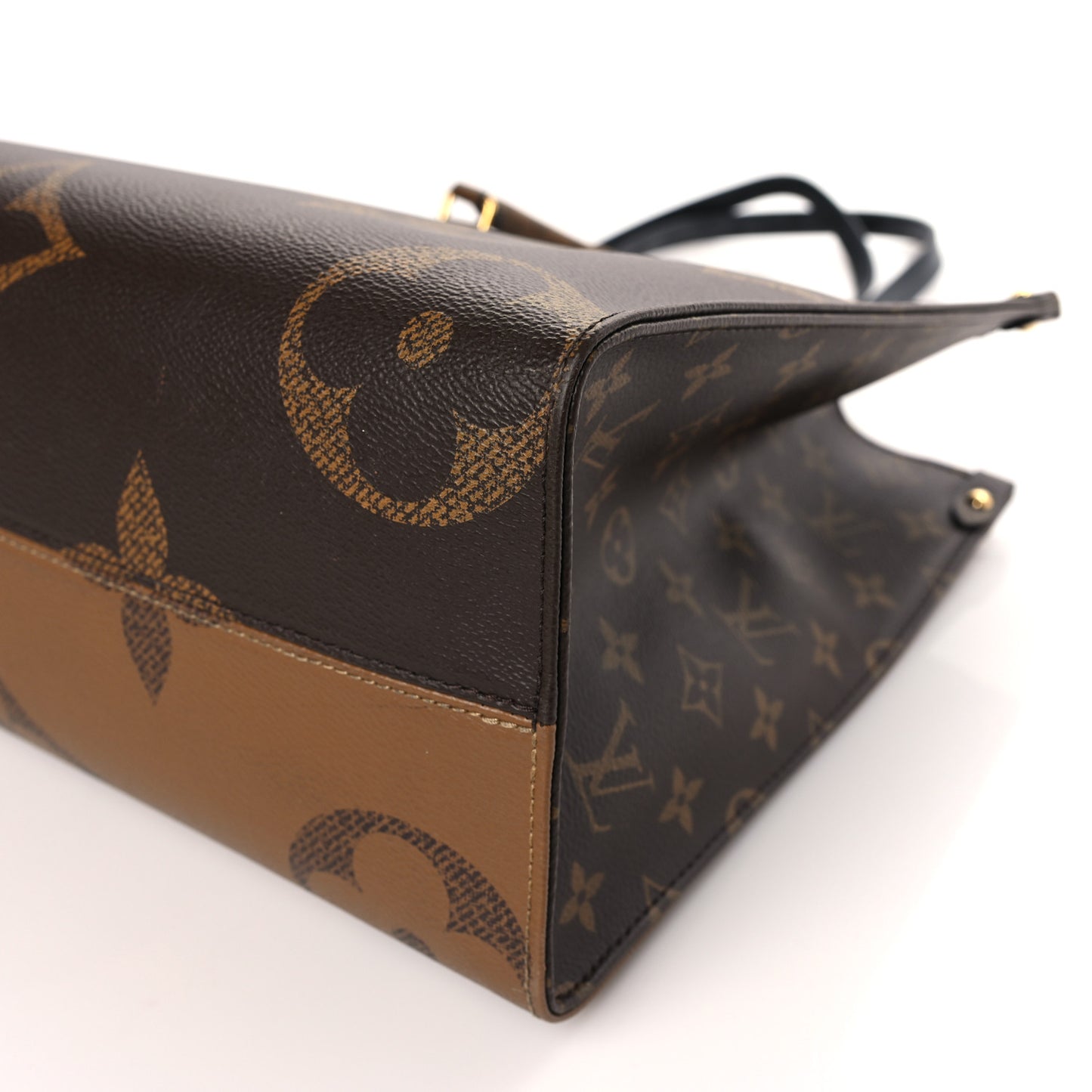Reverse Monogram Giant Onthego MM