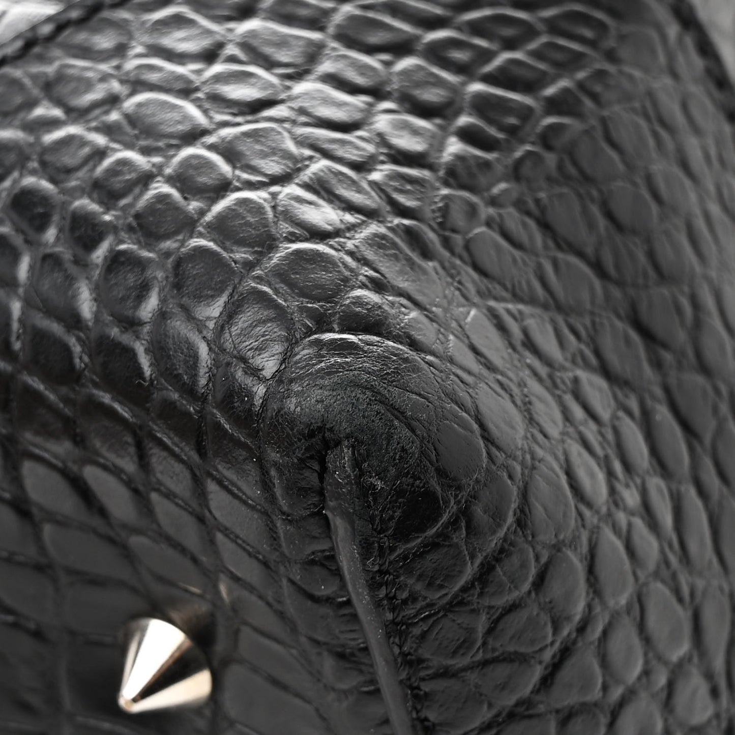 Calfskin Crocodile Embossed Medium Lucrezia Black