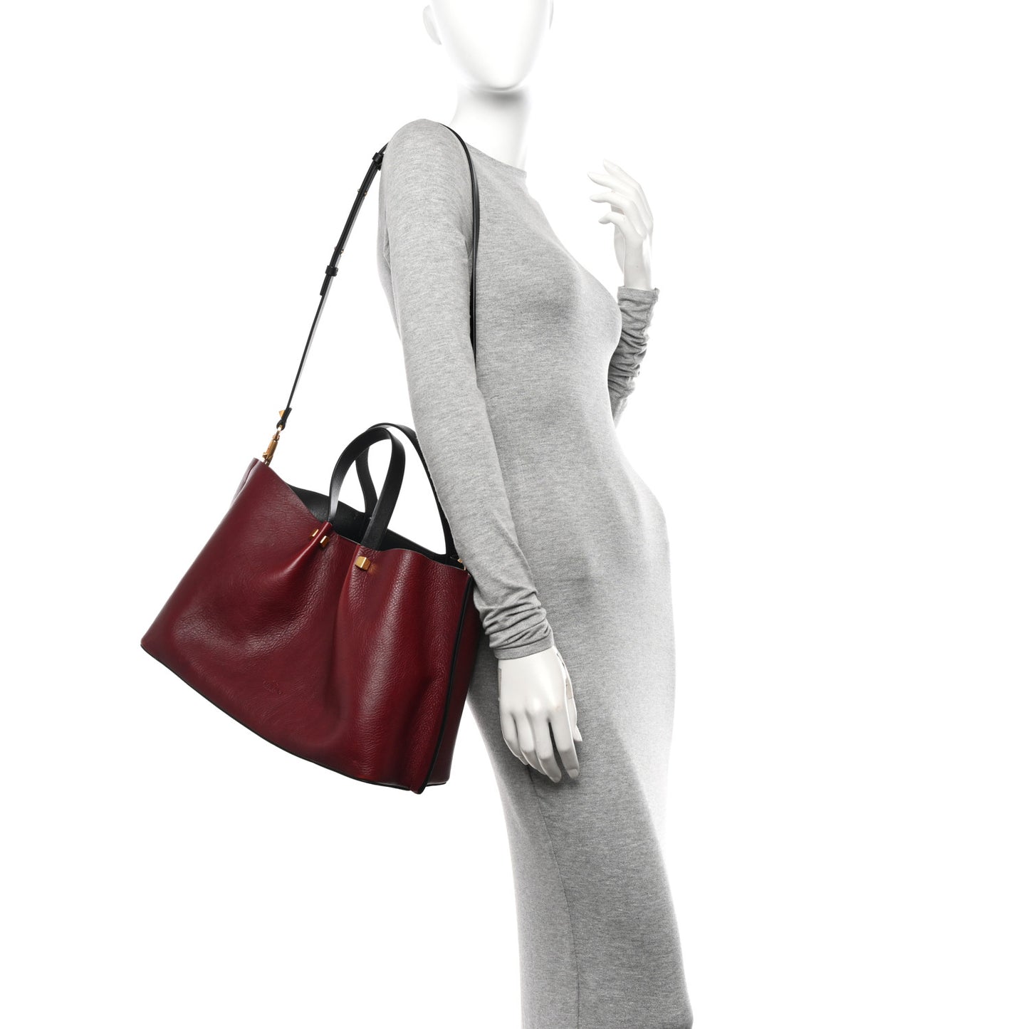 Grainy Calfskin Medium VLogo Escape Shopper Rubin