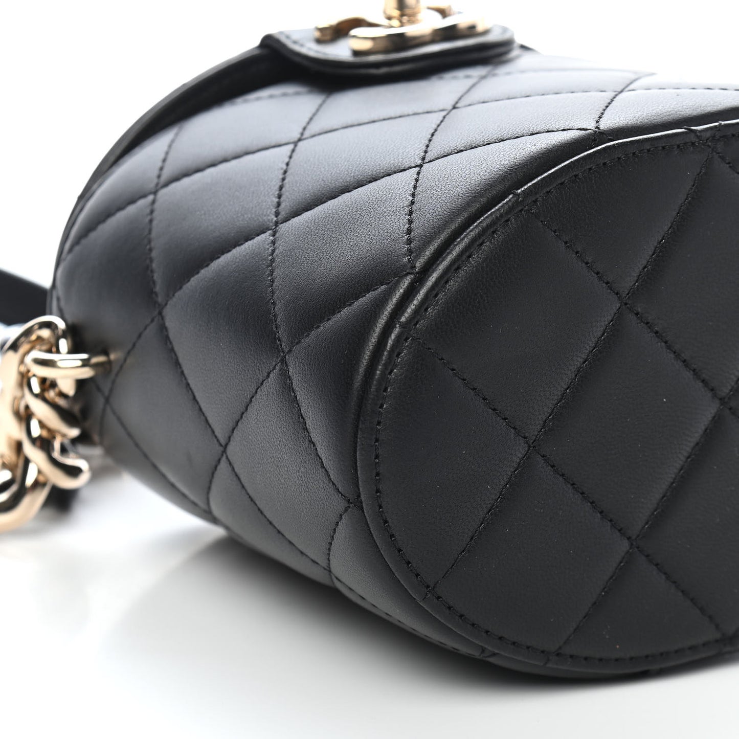 Lambskin Resin Elegant Chain Vanity Case Black