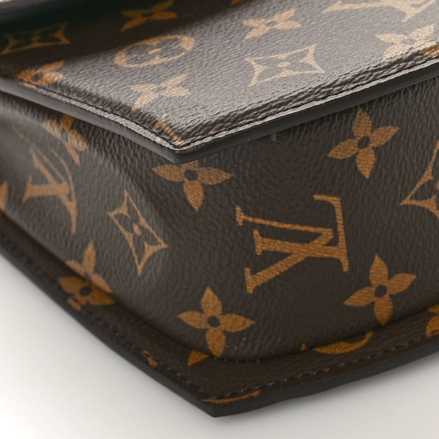 Louis Vuitton Reverse Monogram Tilsitt 8 of 9