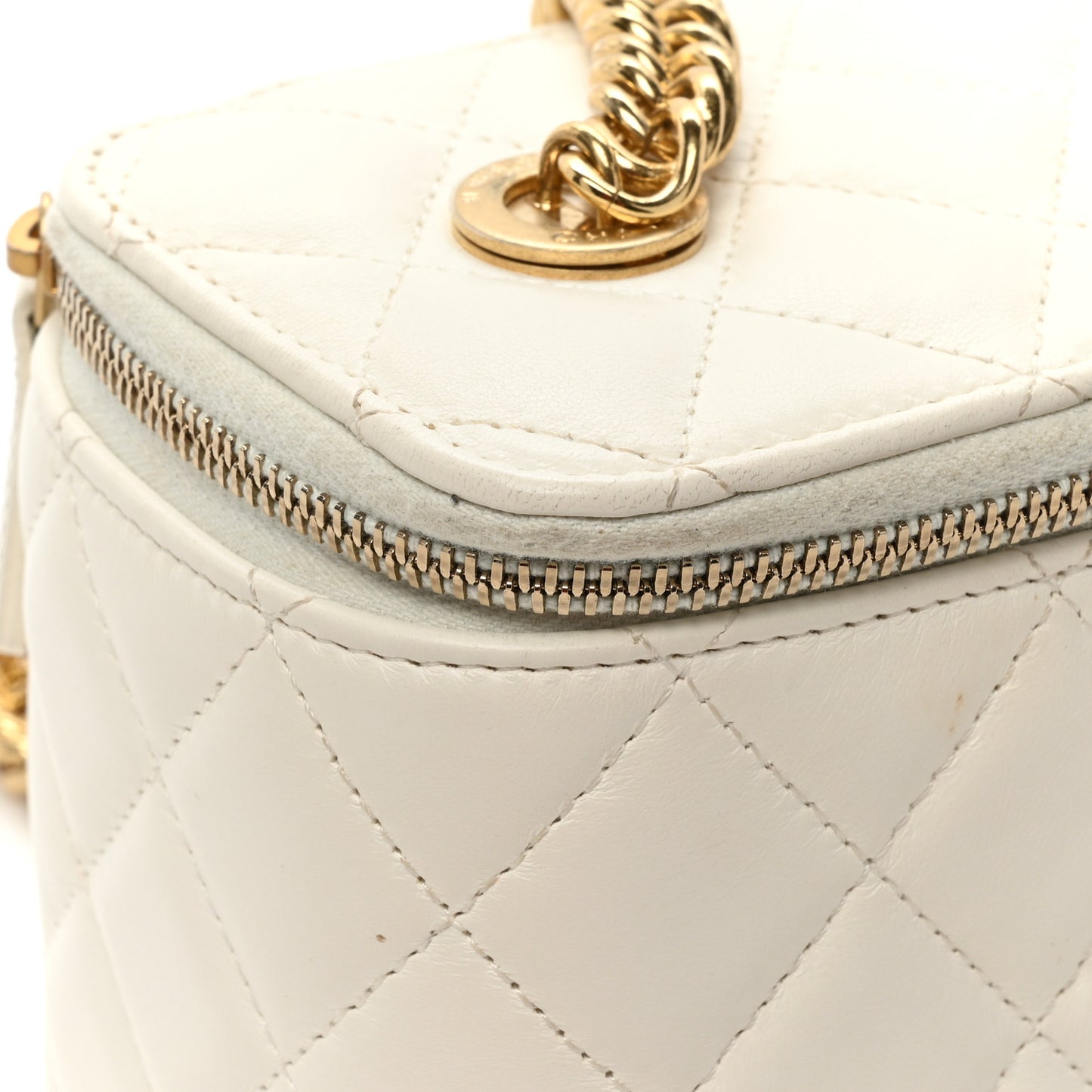 Lambskin Resin Quilted Vanity Case With Chain White