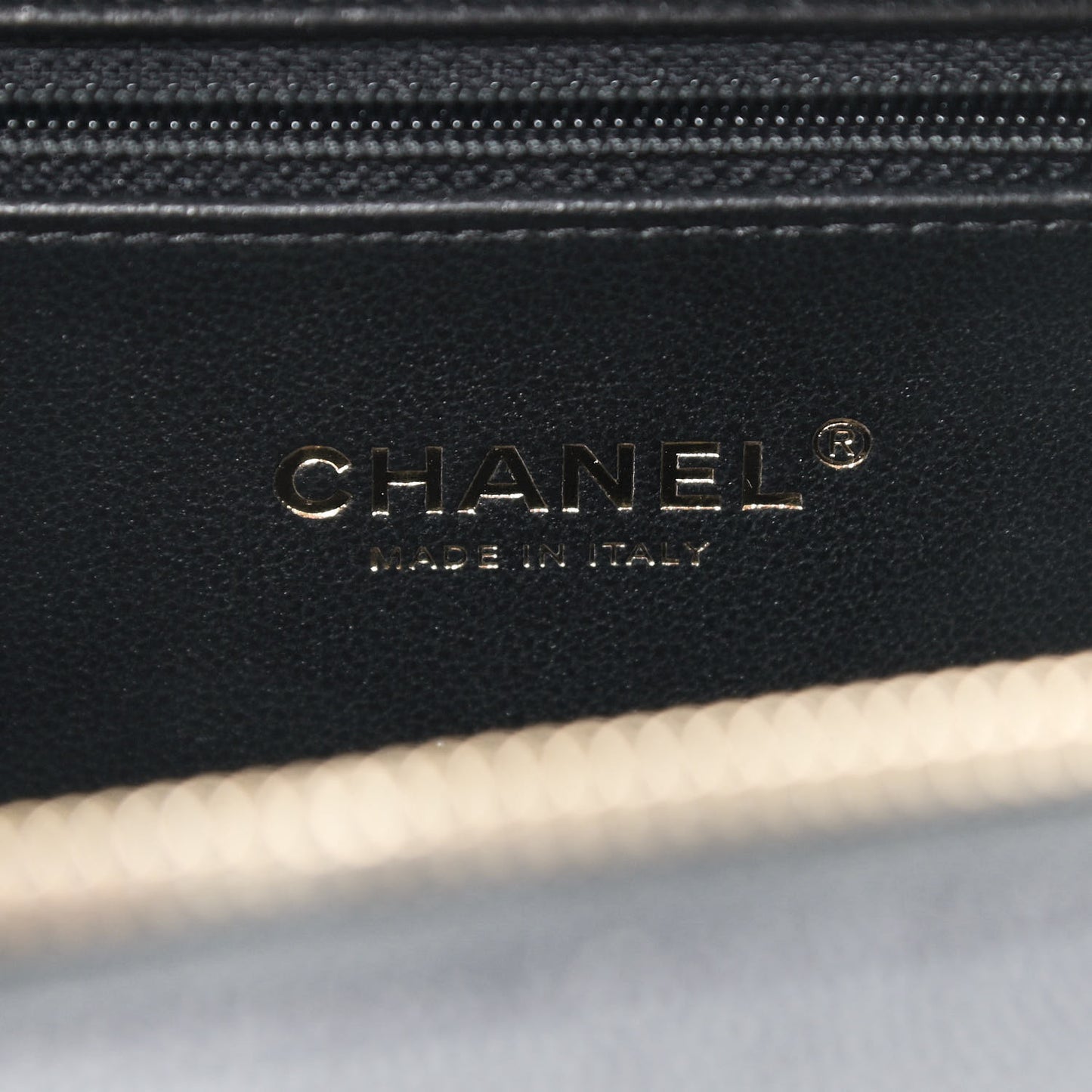 Caviar Quilted Medium CC Filigree Vanity Case Black