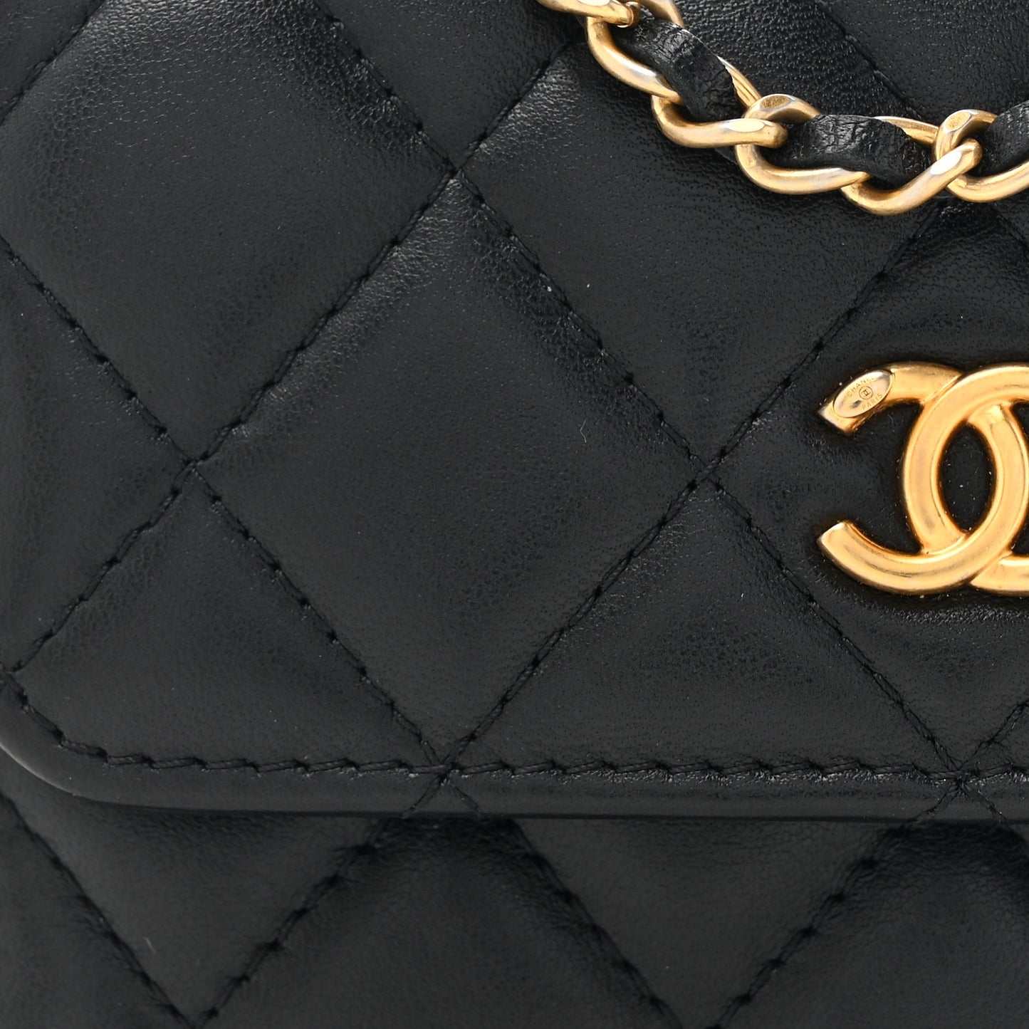 Lambskin Quilted Pearl Crush Clutch With Chain Black