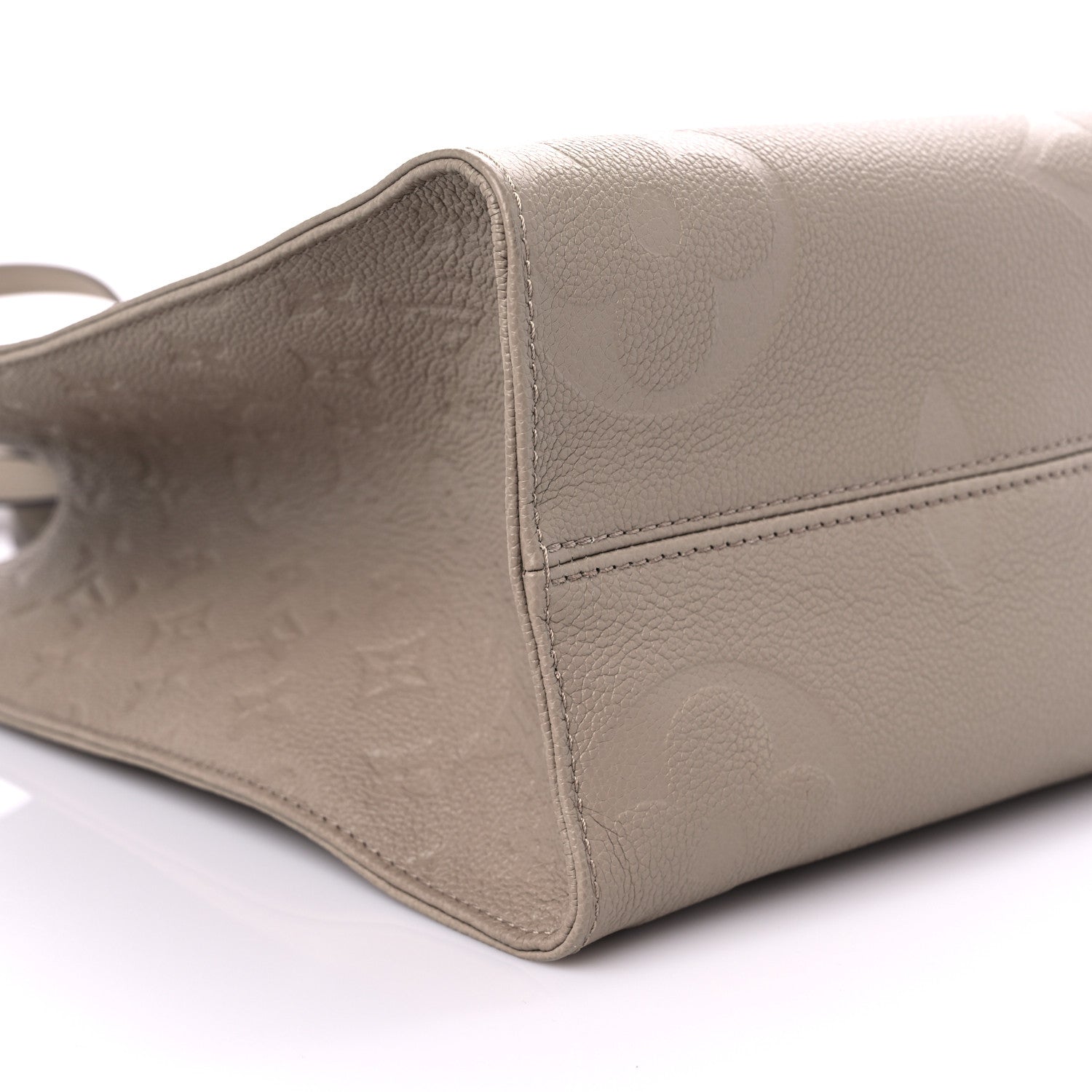 Louis Vuitton Empreinte Monogram Giant Onthego MM Tourterelle 7 of 8