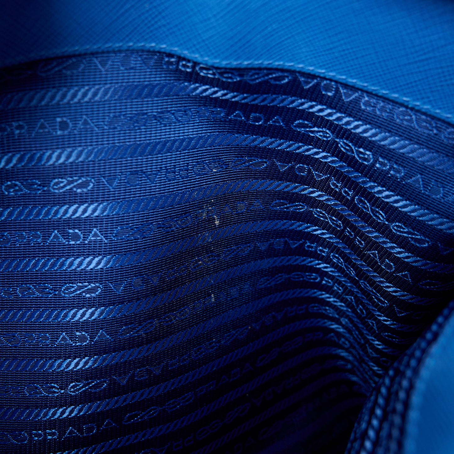 Saffiano Lux Medium Galleria Double Zip Tote Azzurro