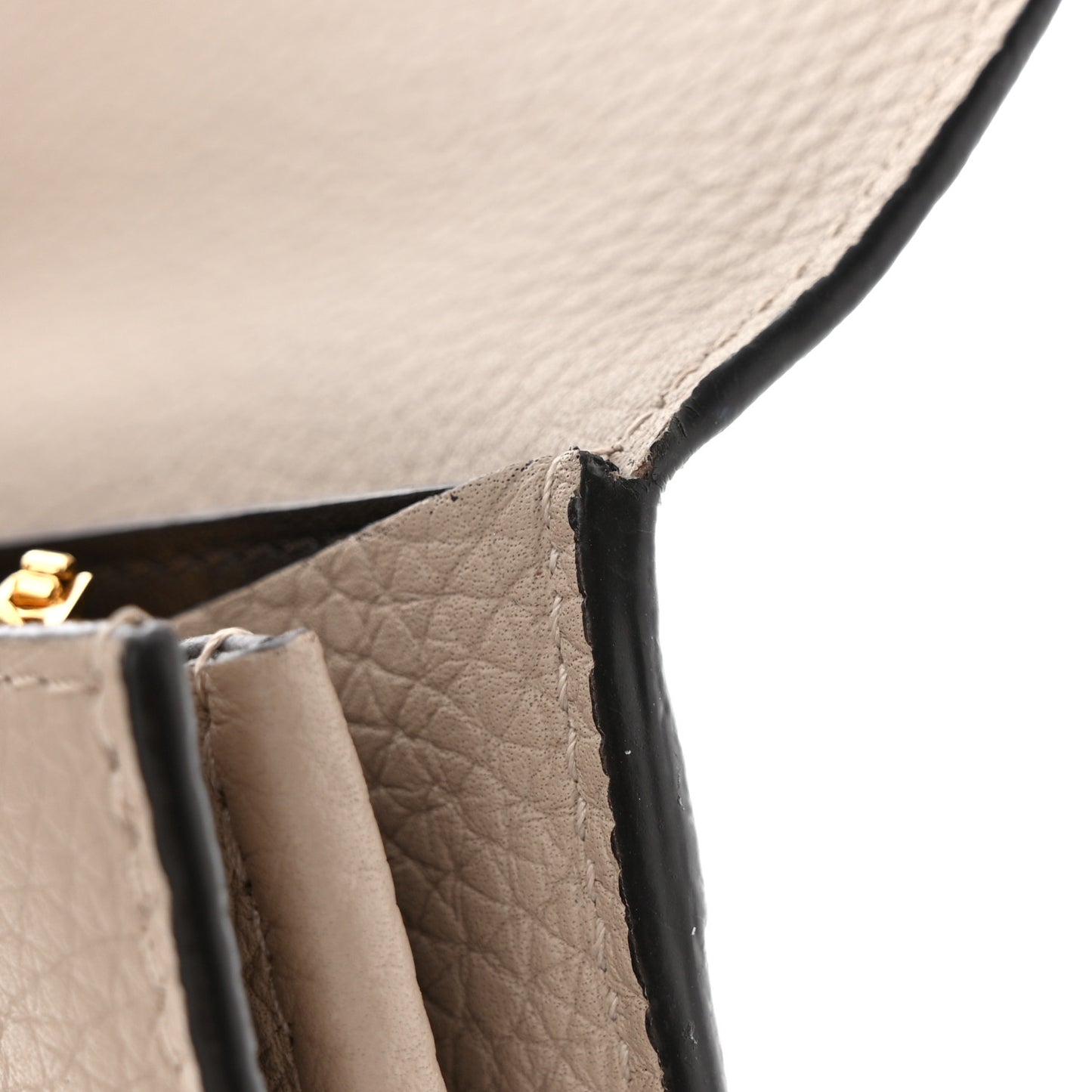 Taurillon Capucines Wallet Galet