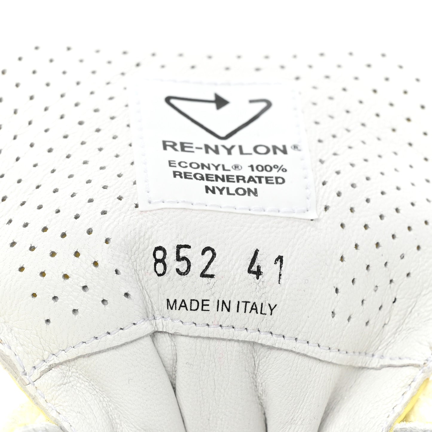 Re-Nylon Piuma Metal Triangle Logo Quilted 45mm Sneakers 41 Narciso