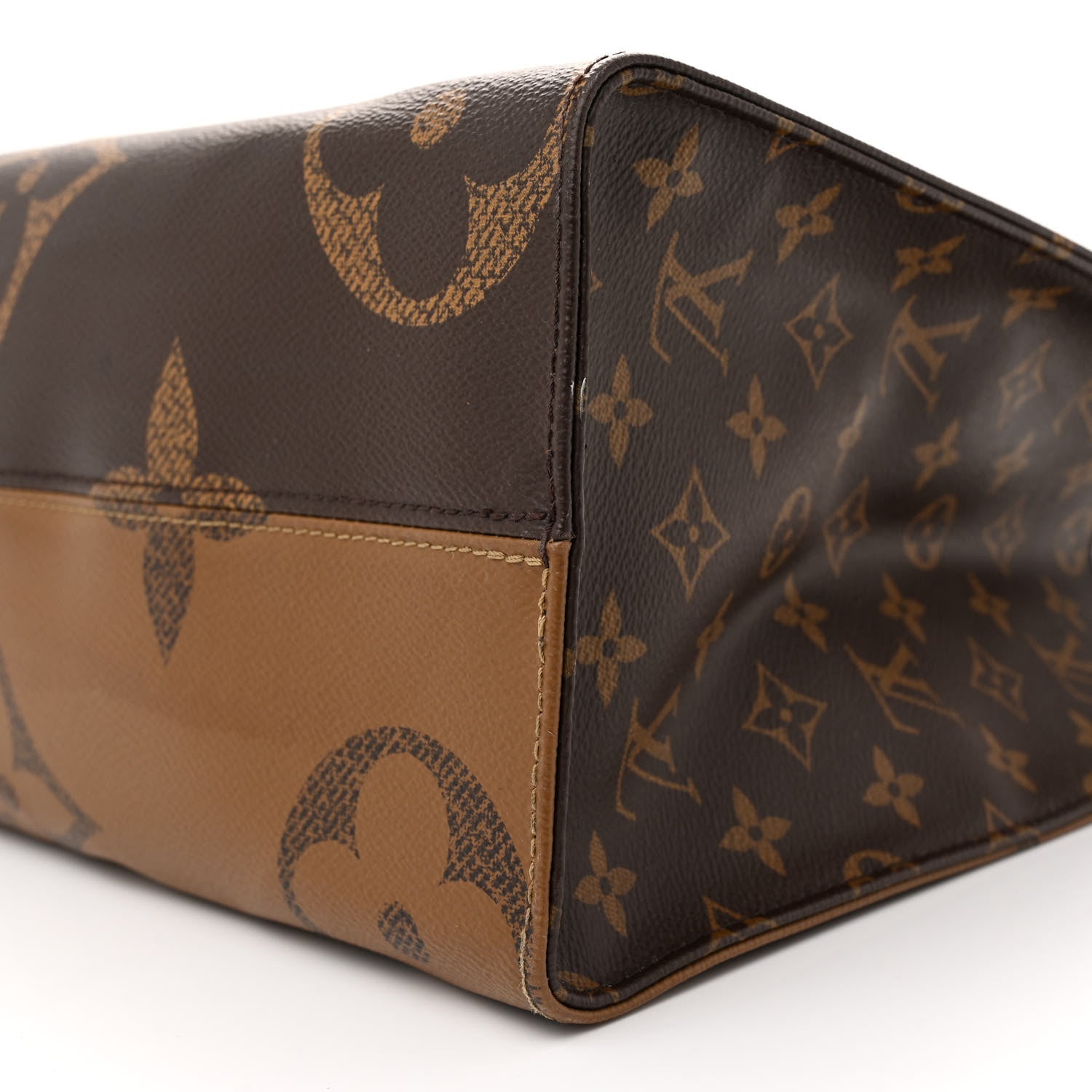 Louis Vuitton Reverse Monogram Giant Onthego MM 9 of 14