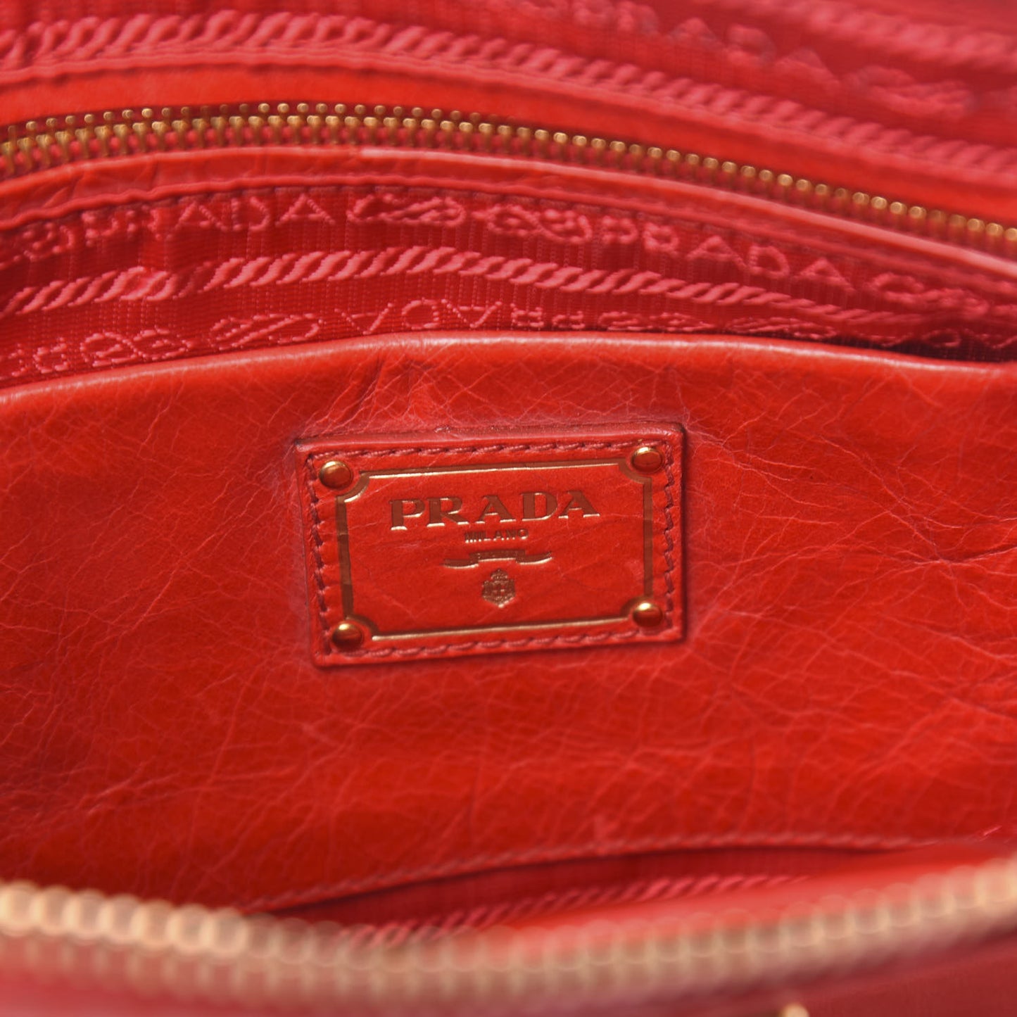 Vitello Shine Clutch Red