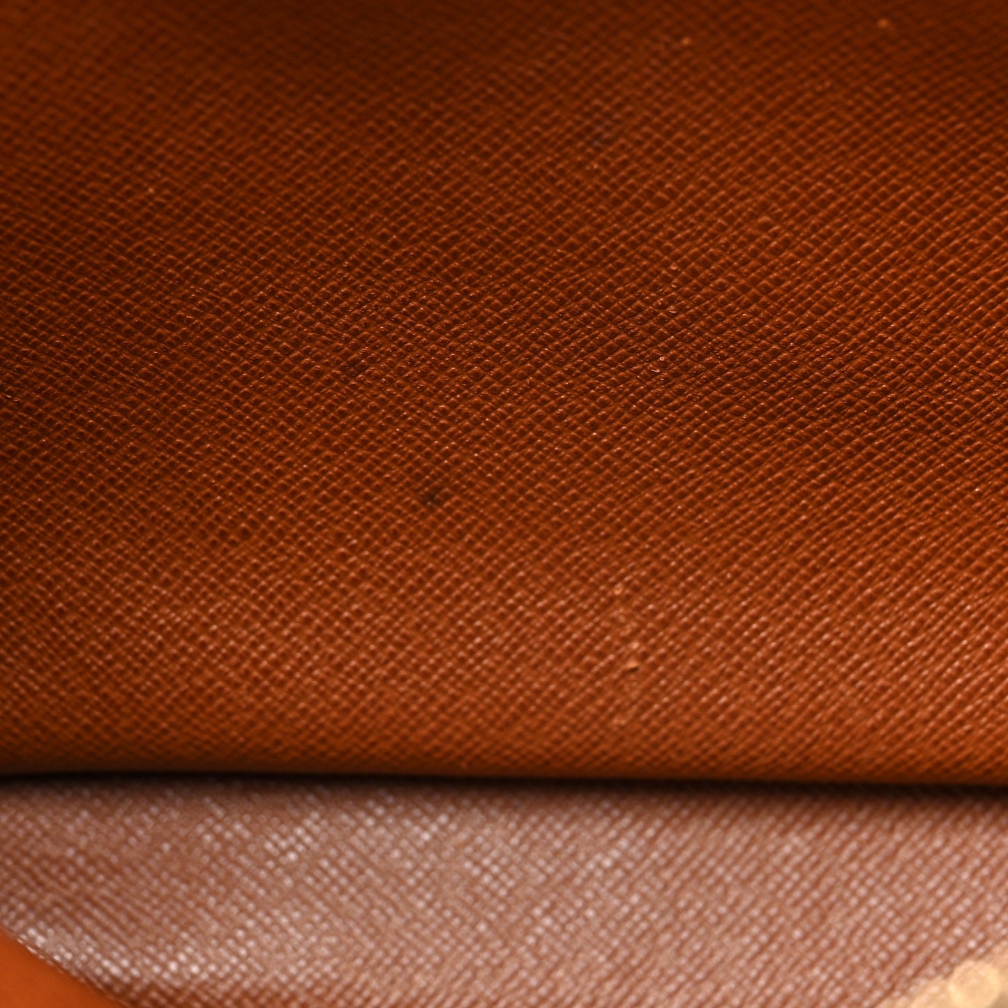 Monogram Nil 28