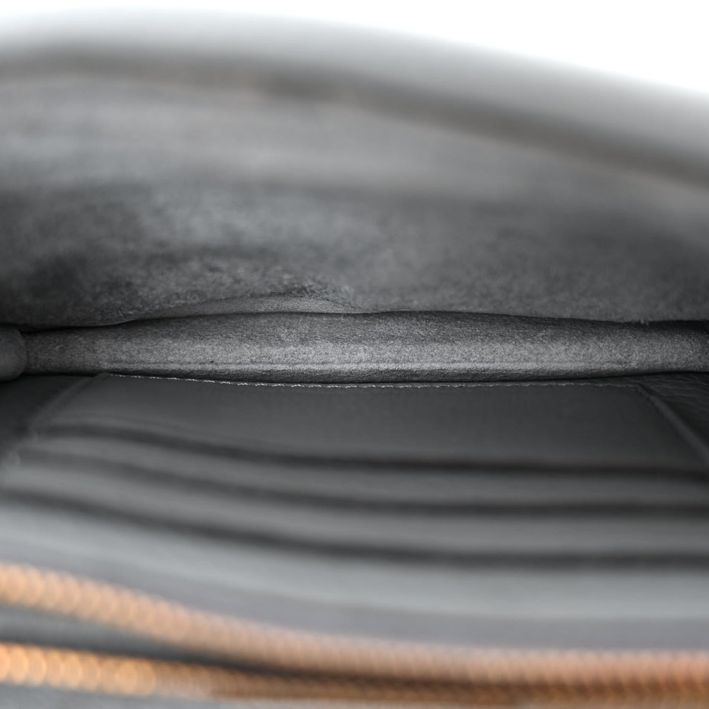 Pebbled Calfskin Rockstud Wallet on Chain Pastel Grey