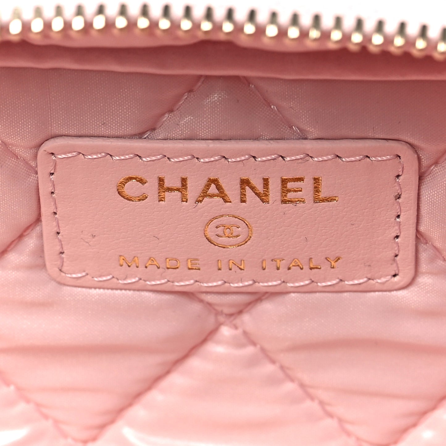 Caviar Quilted Toiletry Case With Chain Light Pink