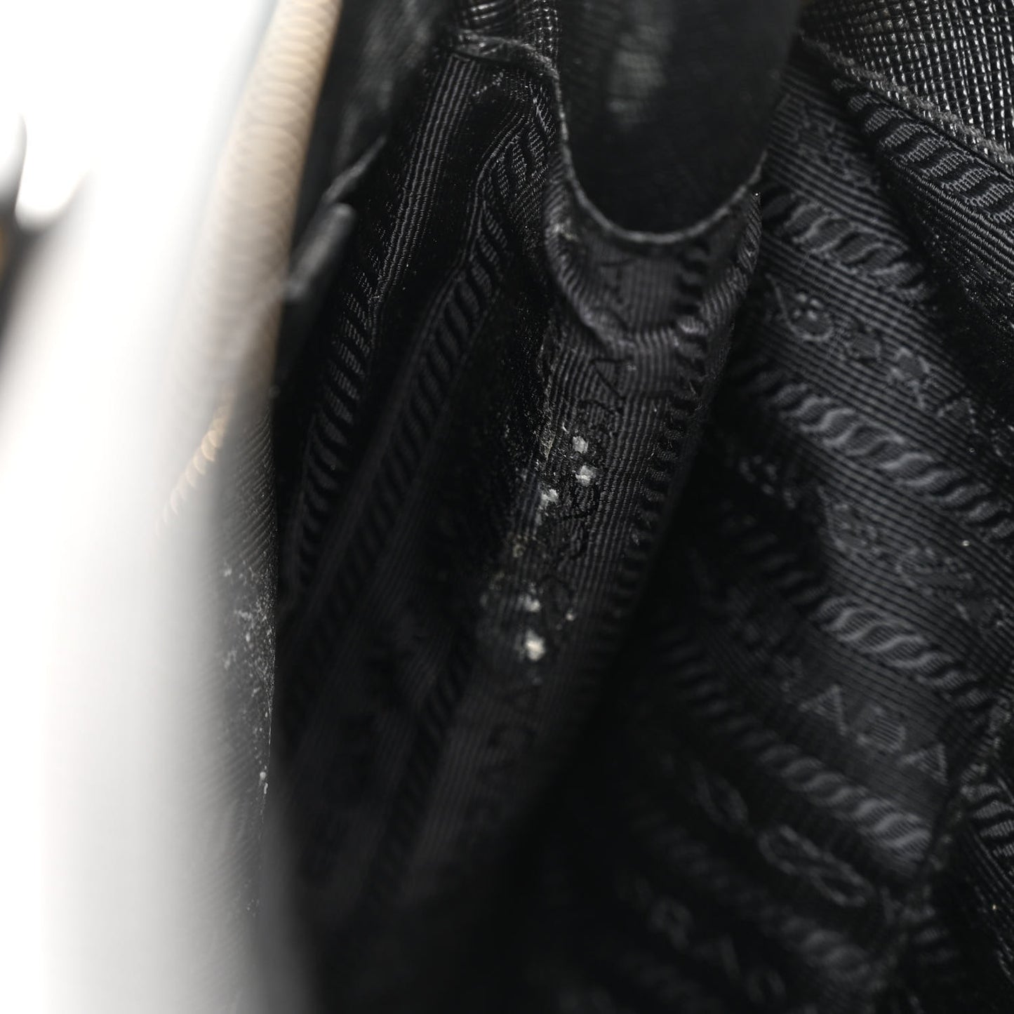 Saffiano Medium Galleria Double Zip Tote Black
