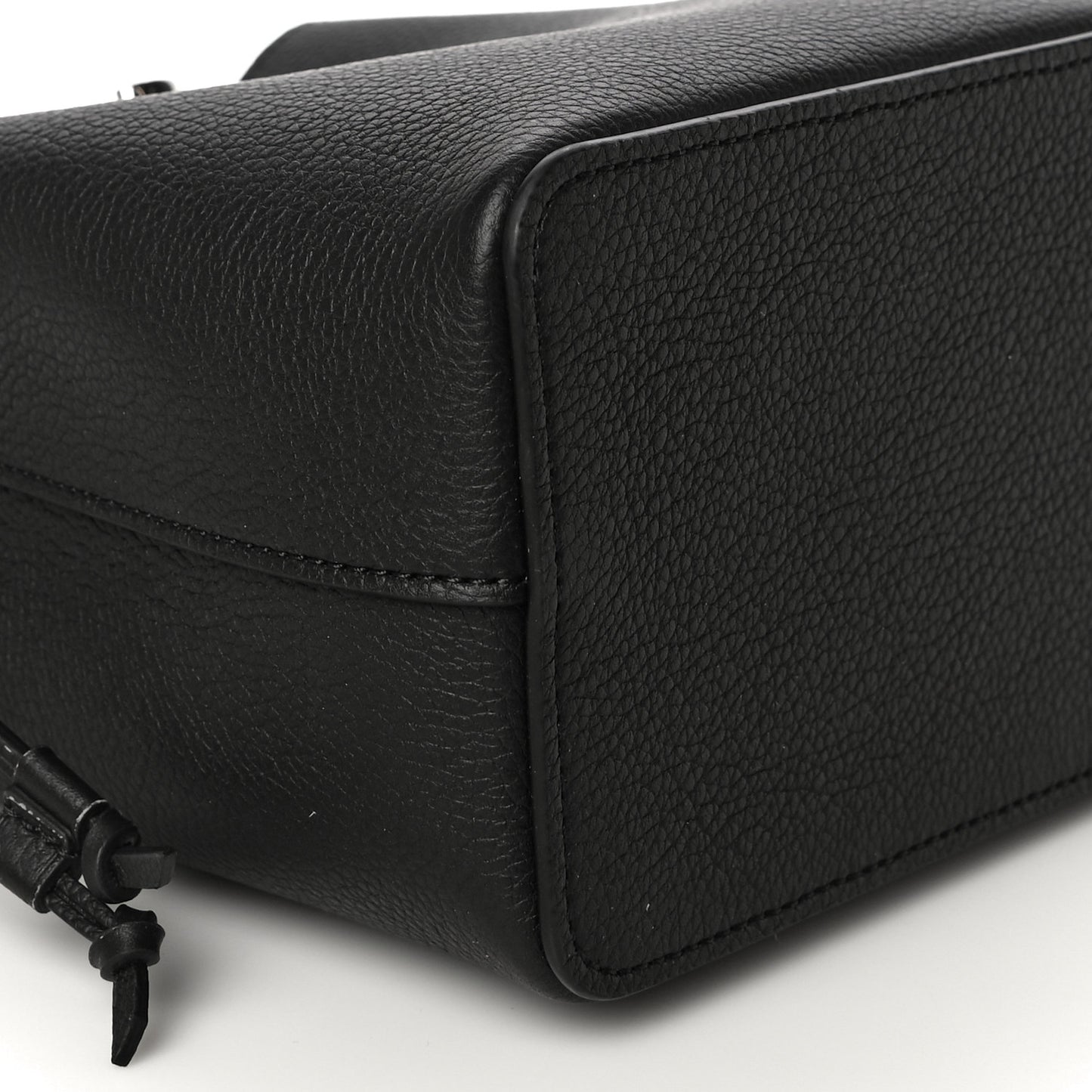 Calfskin Nano Lockme Bucket Black