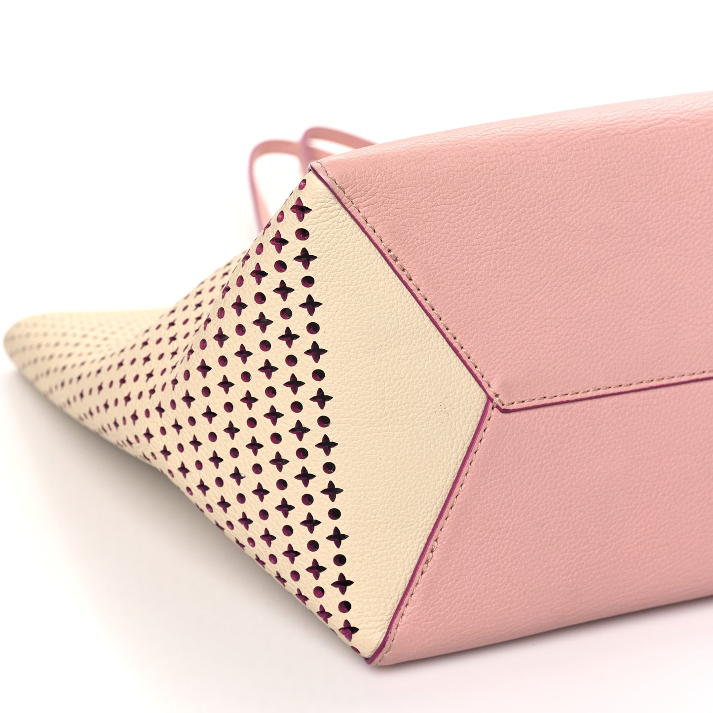 Calfskin Perforated Lockme Cabas Rose Poudre Creme