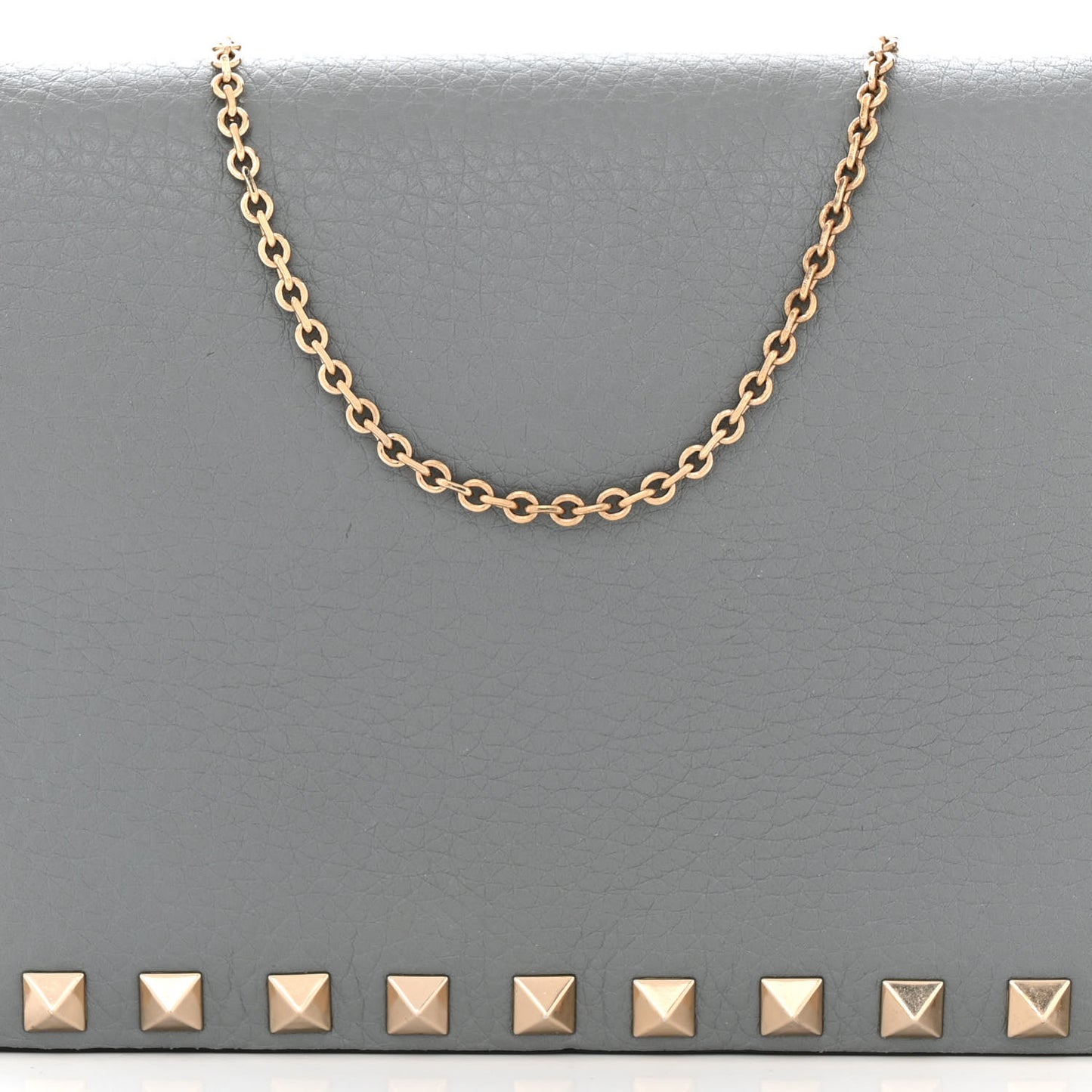 Pebbled Calfskin Rockstud Wallet on Chain Pastel Grey