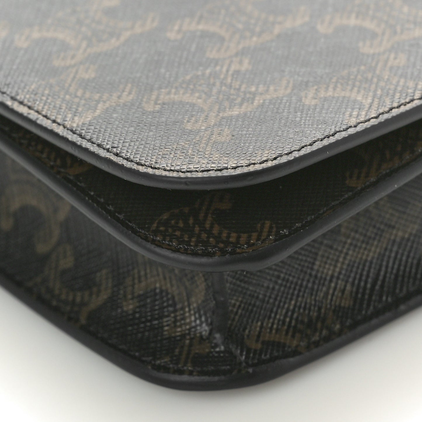 Triomphe Canvas Multipochette Tan
