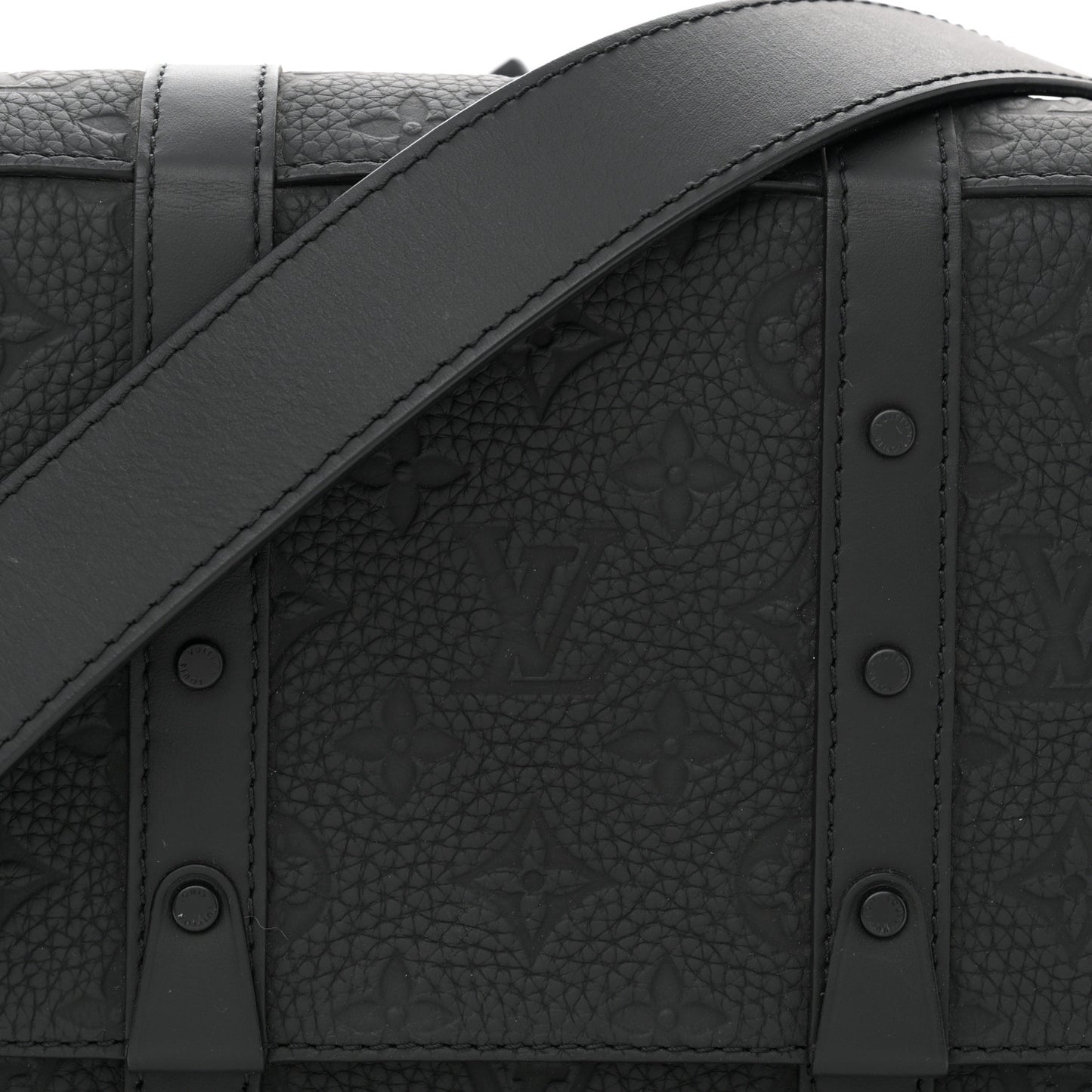 Taurillon Monogram Trunk Messenger Black