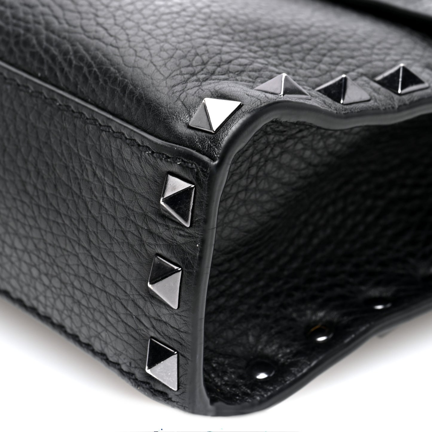 Pebbled Calfskin Monochrome Medium Rockstud Flip Lock Crossbody Bag Black