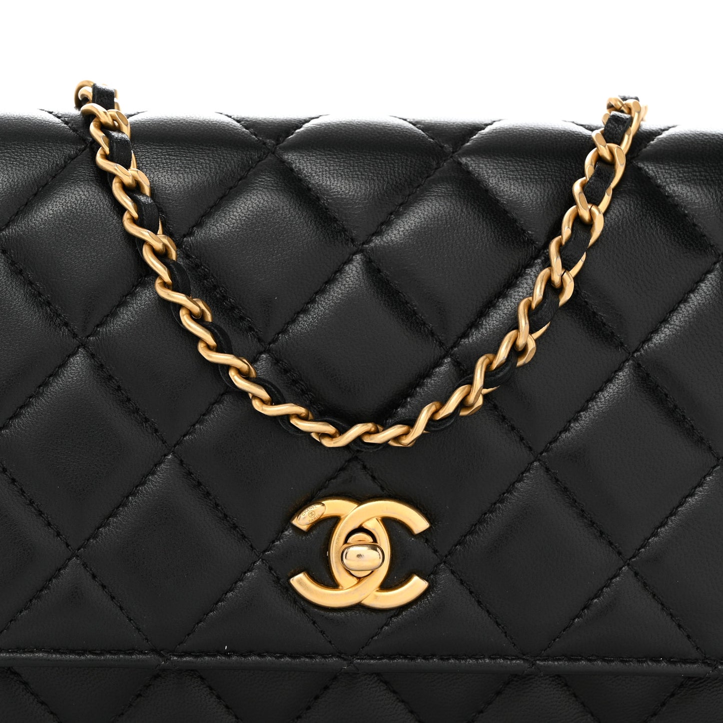 Lambskin Quilted CC Pearl Crush Wallet on Chain WOC Black