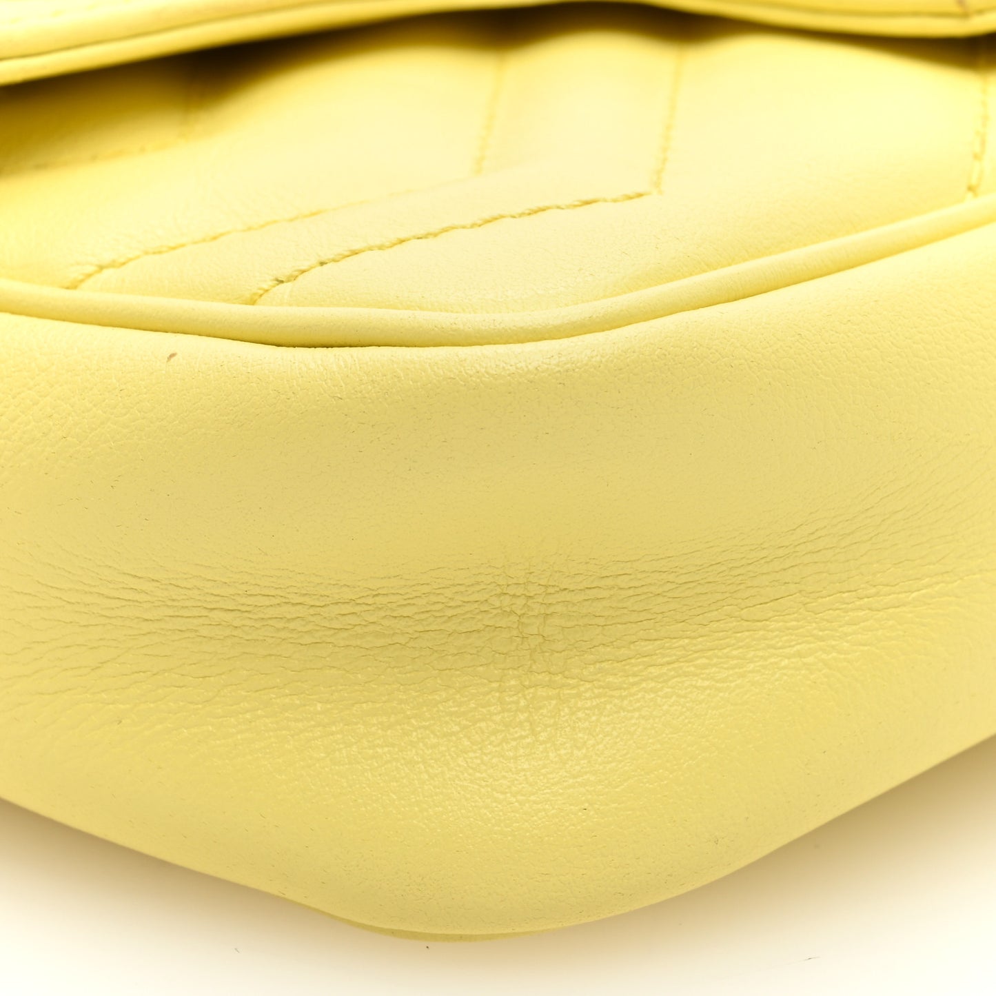 Calfskin Matelasse Super Mini GG Marmont Shoulder Bag Banana