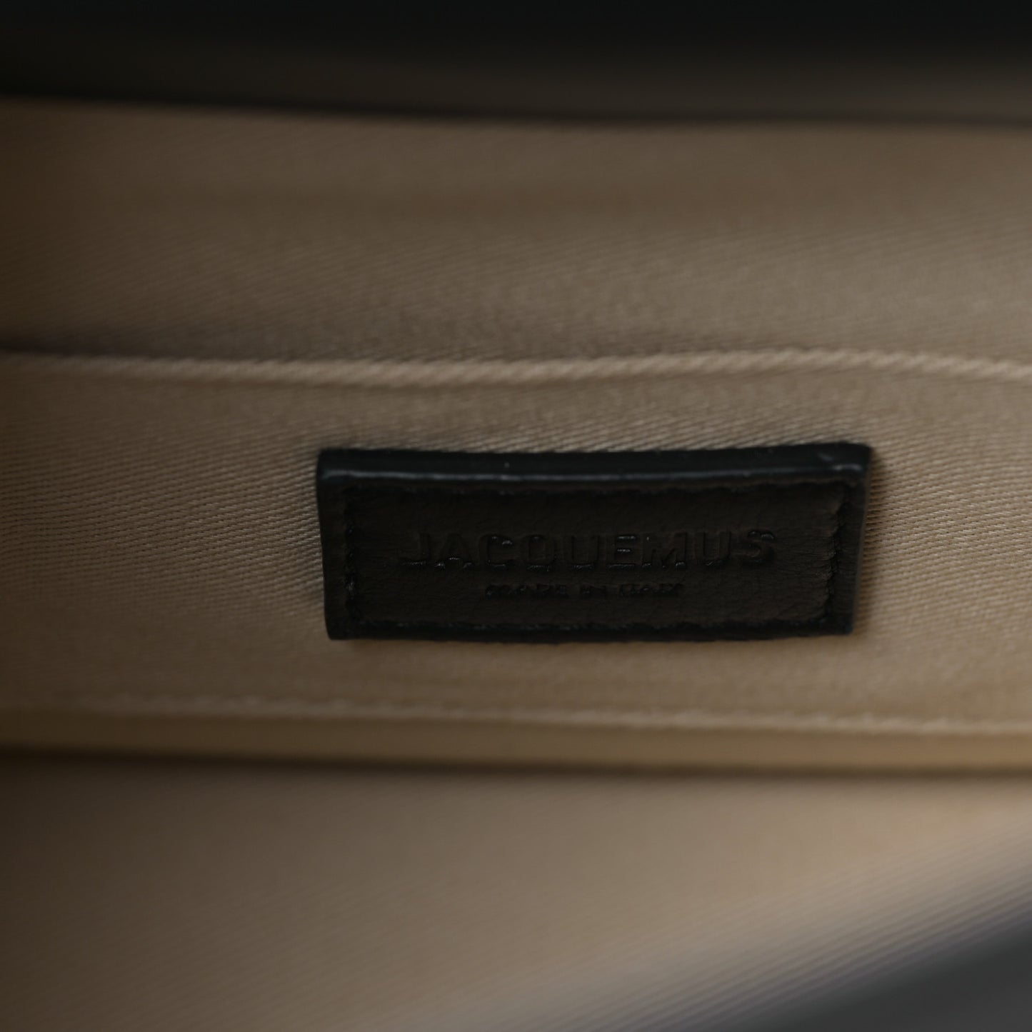 Smooth Calfskin La Pochette Rond Carre Black