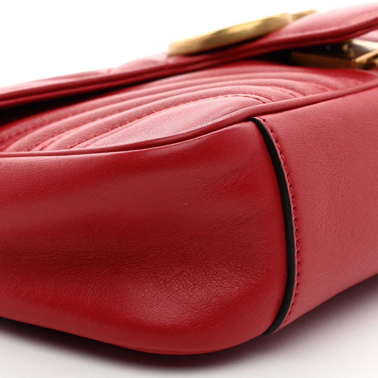 Calfskin Matelasse Small GG Marmont Shoulder Bag Hibiscus Red