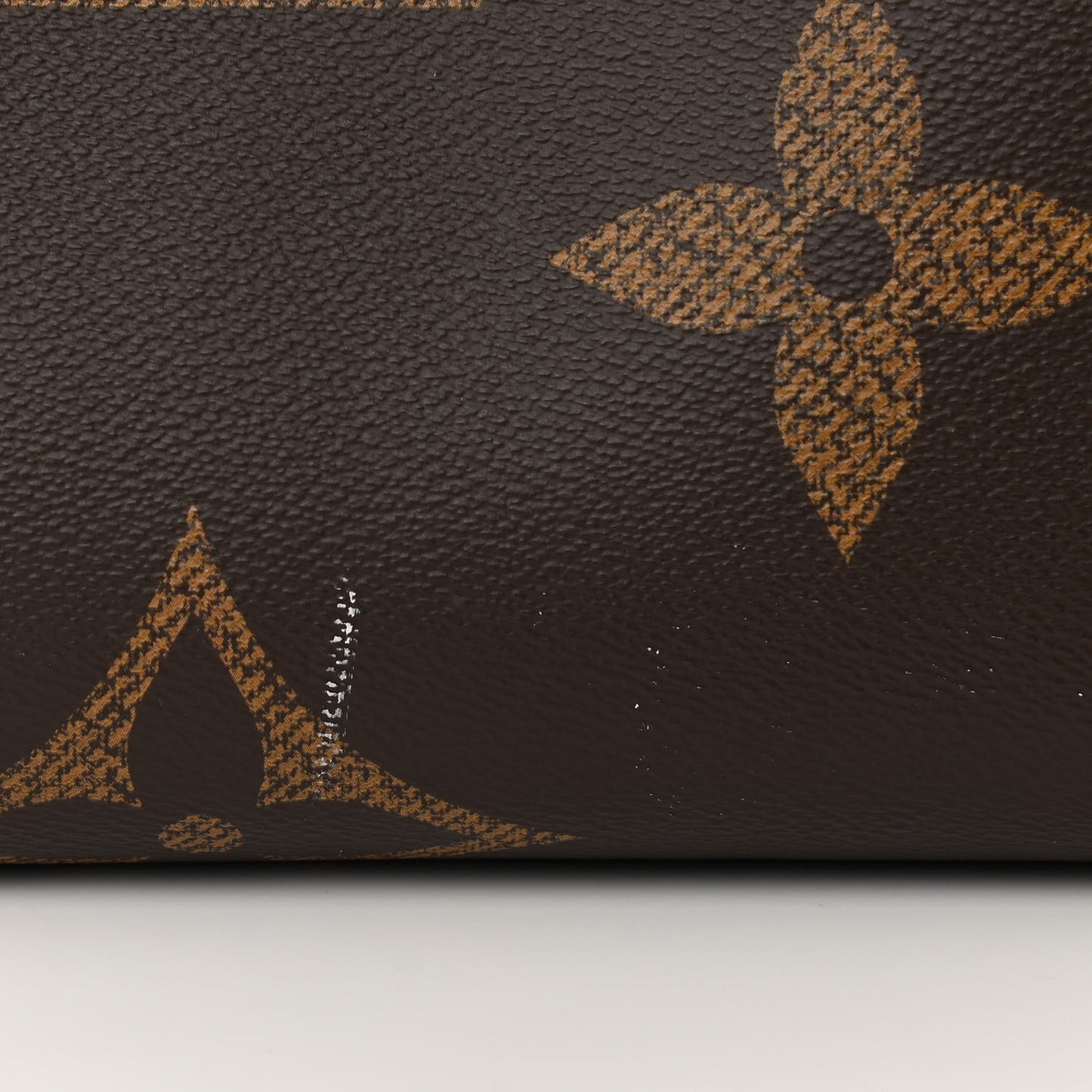 Reverse Monogram Giant Onthego MM