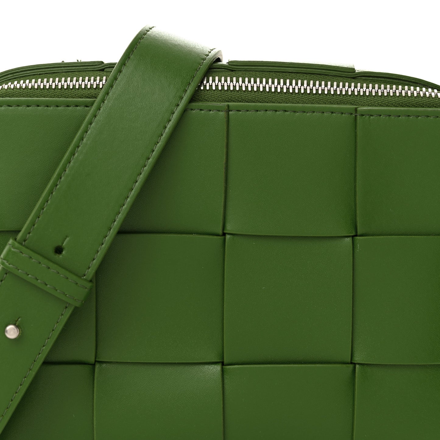 Calfskin Maxi Intrecciato Cassette Camera Bag Avocado