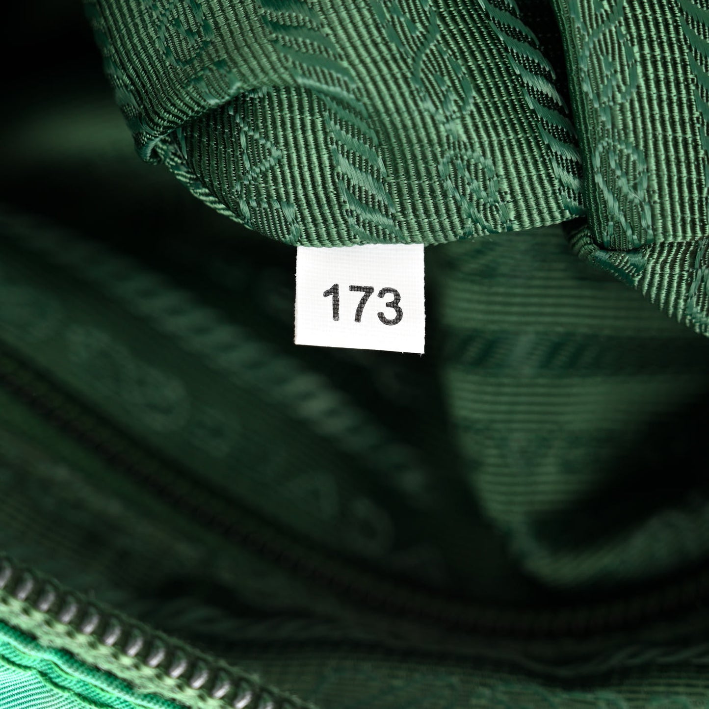 Tessuto Nylon Saffiano Flat Messenger Bag Oleandro
