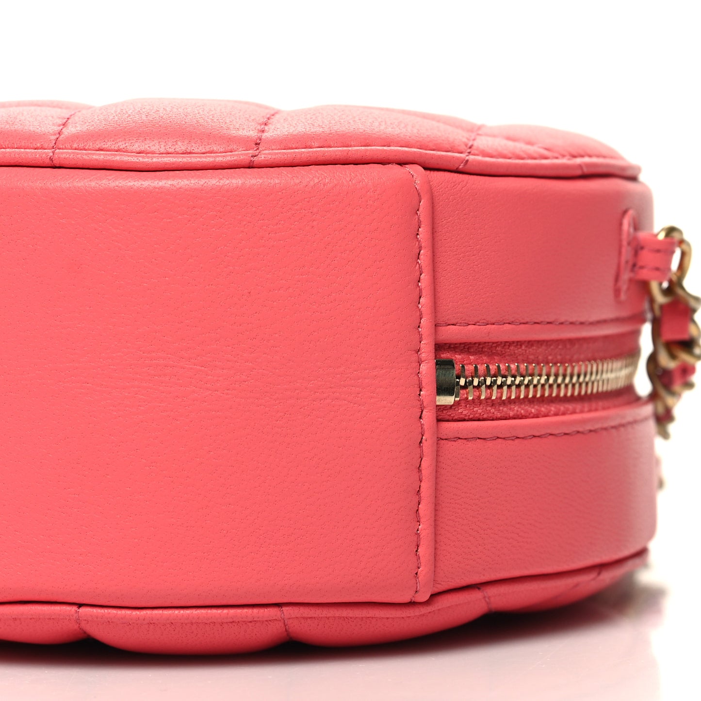 Lambskin Quilted Round Pearl Crush Clutch With Chain Pink