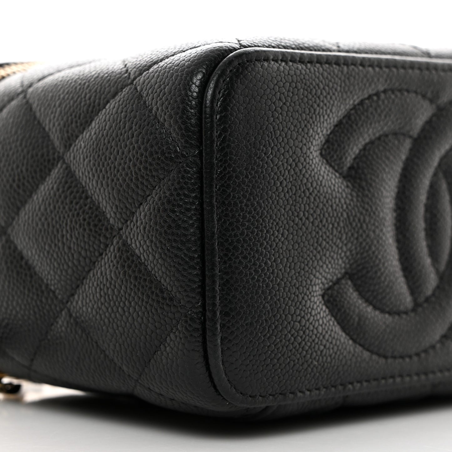 Caviar Quilted Sweetheart Vanity Case Black