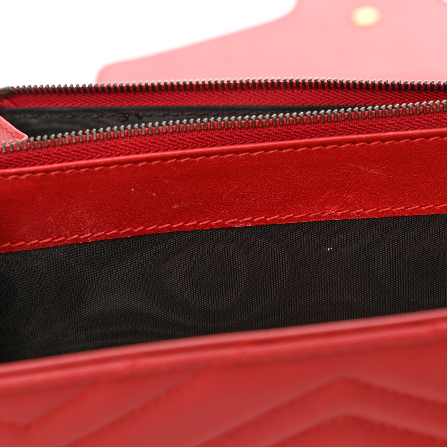 Calfskin Matelasse GG Marmont Chain Wallet Hibiscus Red