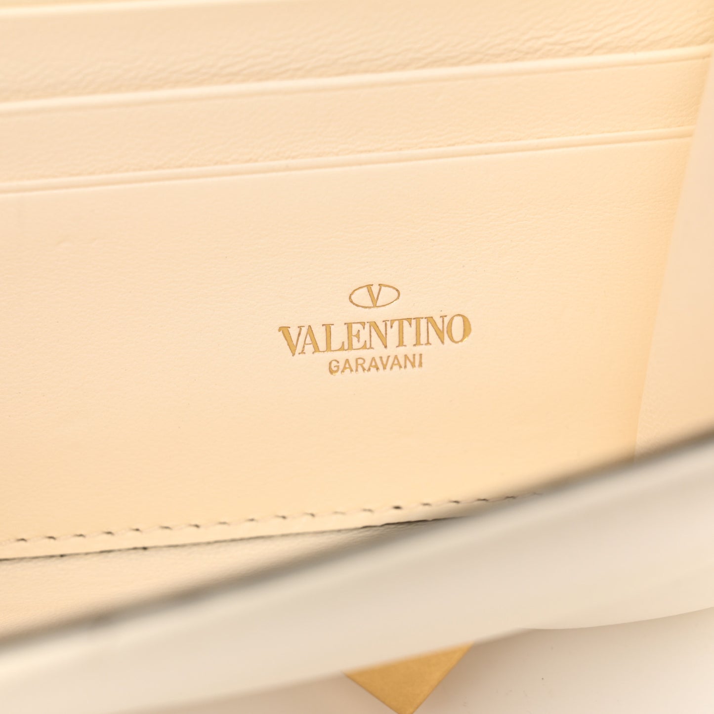 Nappa Roman Stud Wallet on Chain Ivory