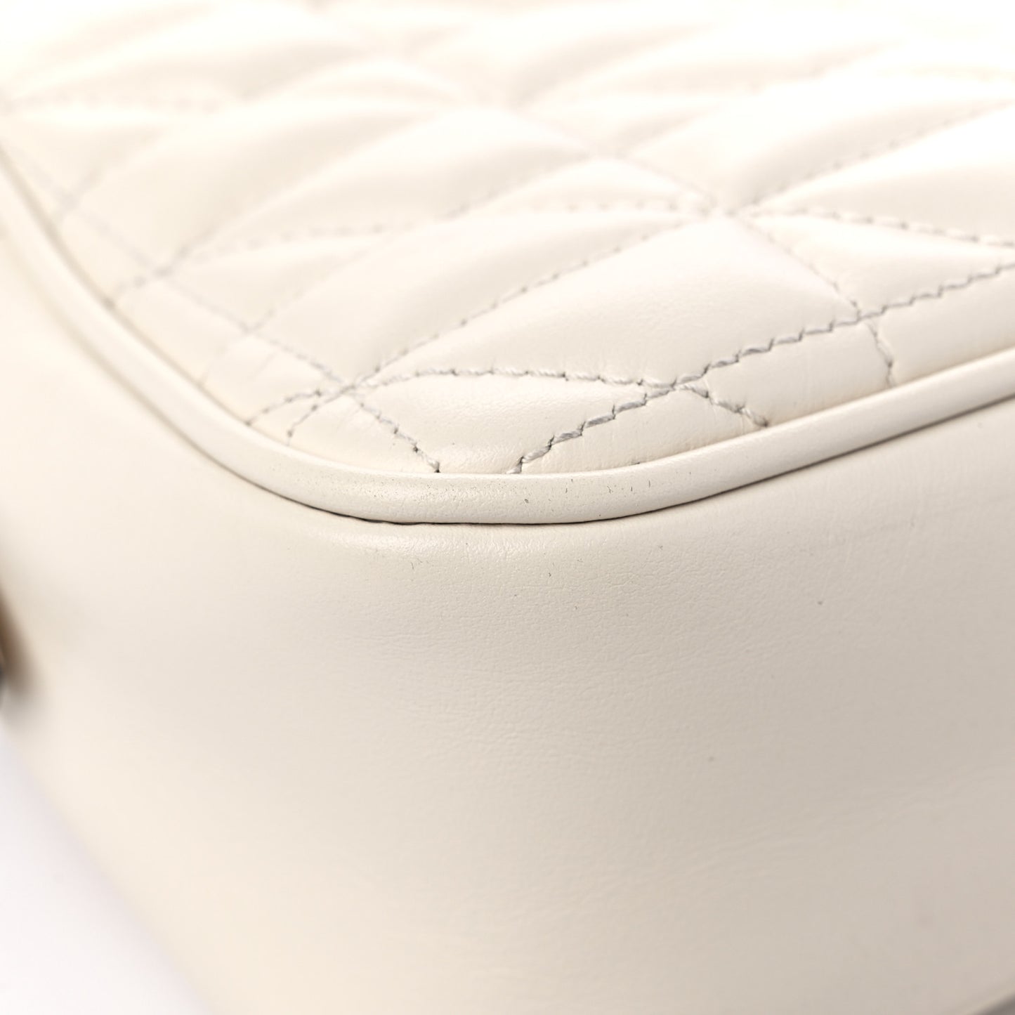 Calfskin Matelasse Aria Small GG Marmont Chain Shoulder Bag Mystic White