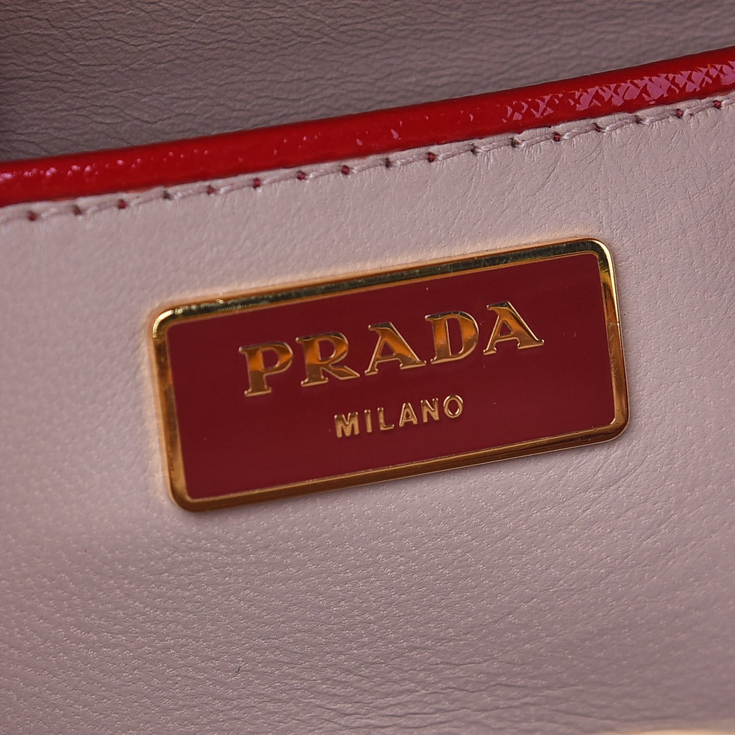 Saffiano Vernice Pyramid Bag Rosso