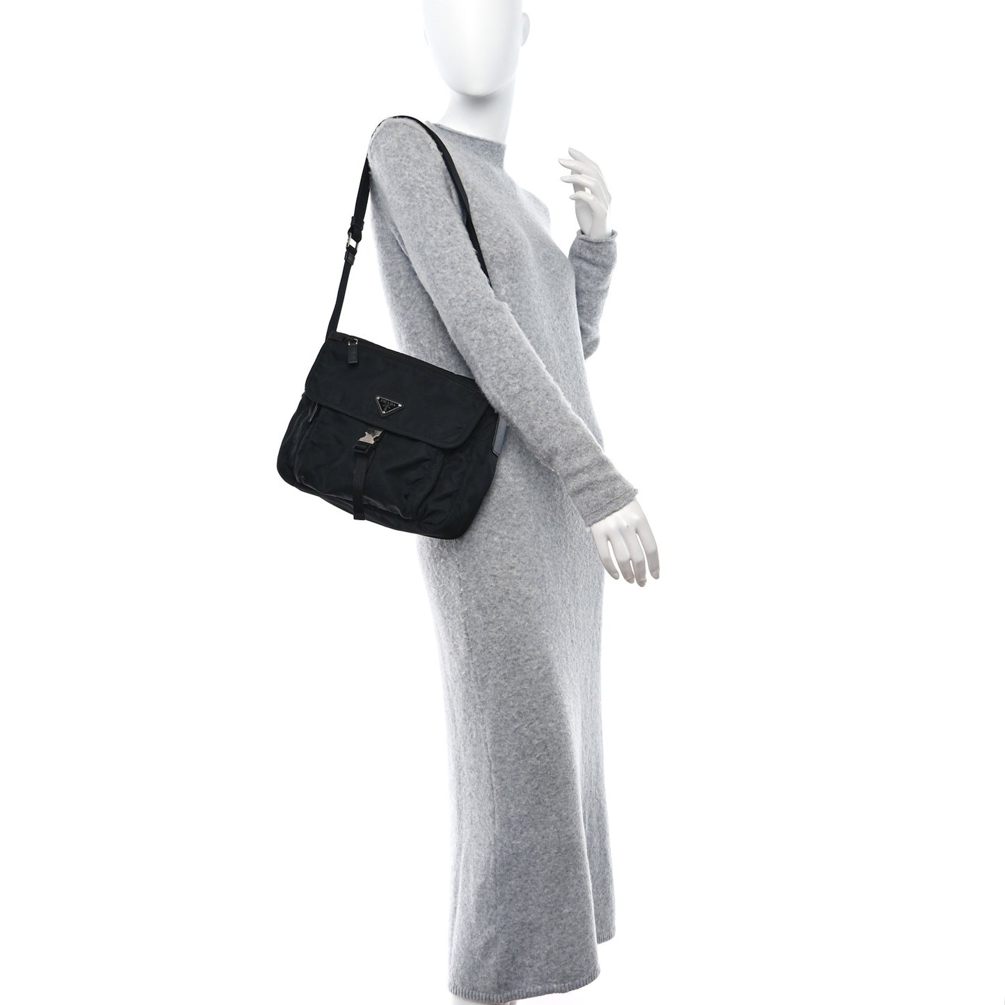 Nylon Vela Messenger Black